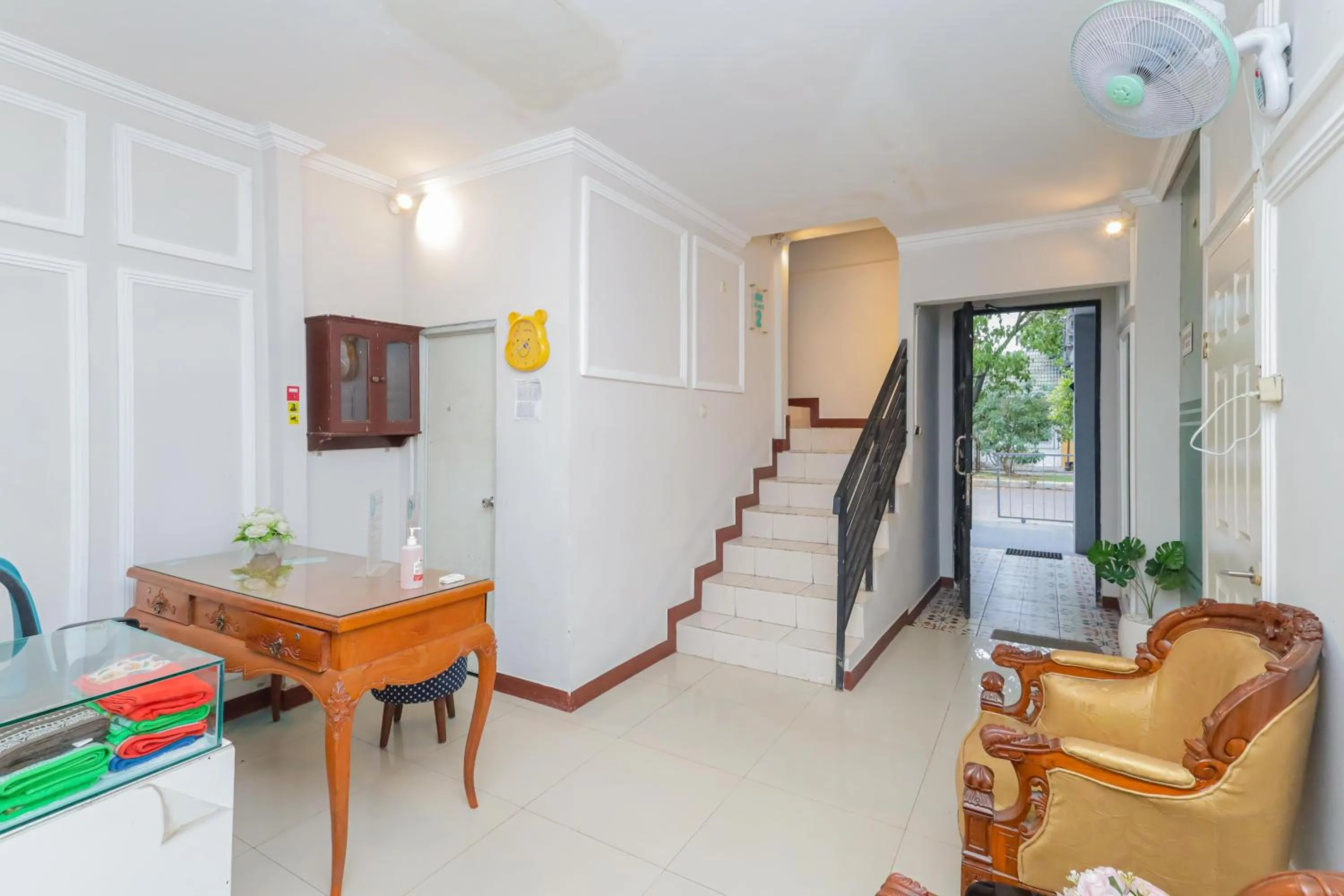 Lobby or reception in Urbanview Hotel Syariah Near Gelora Delta Sidoarjo