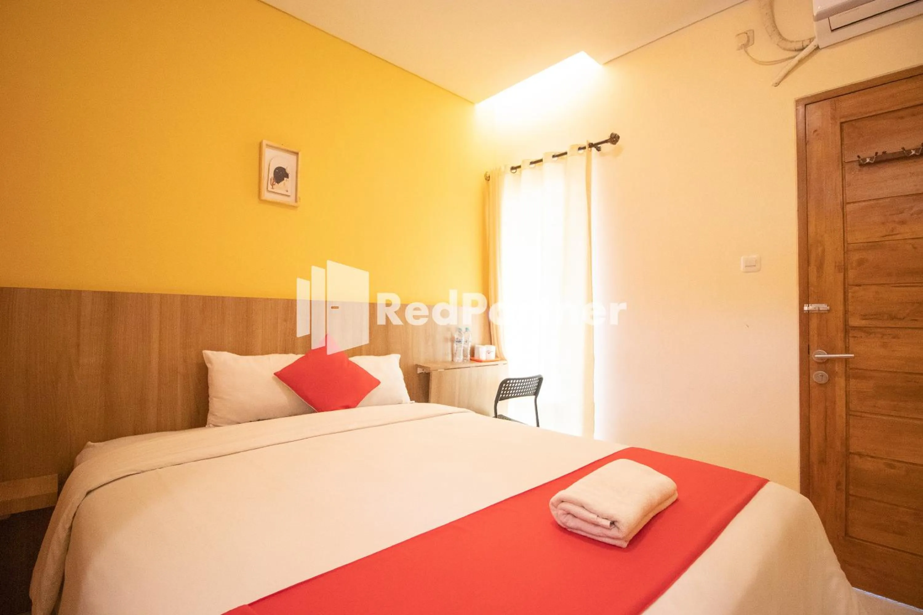 Bedroom, Bed in Griya Damai Syariah Yogyakarta Mitra RedDoorz