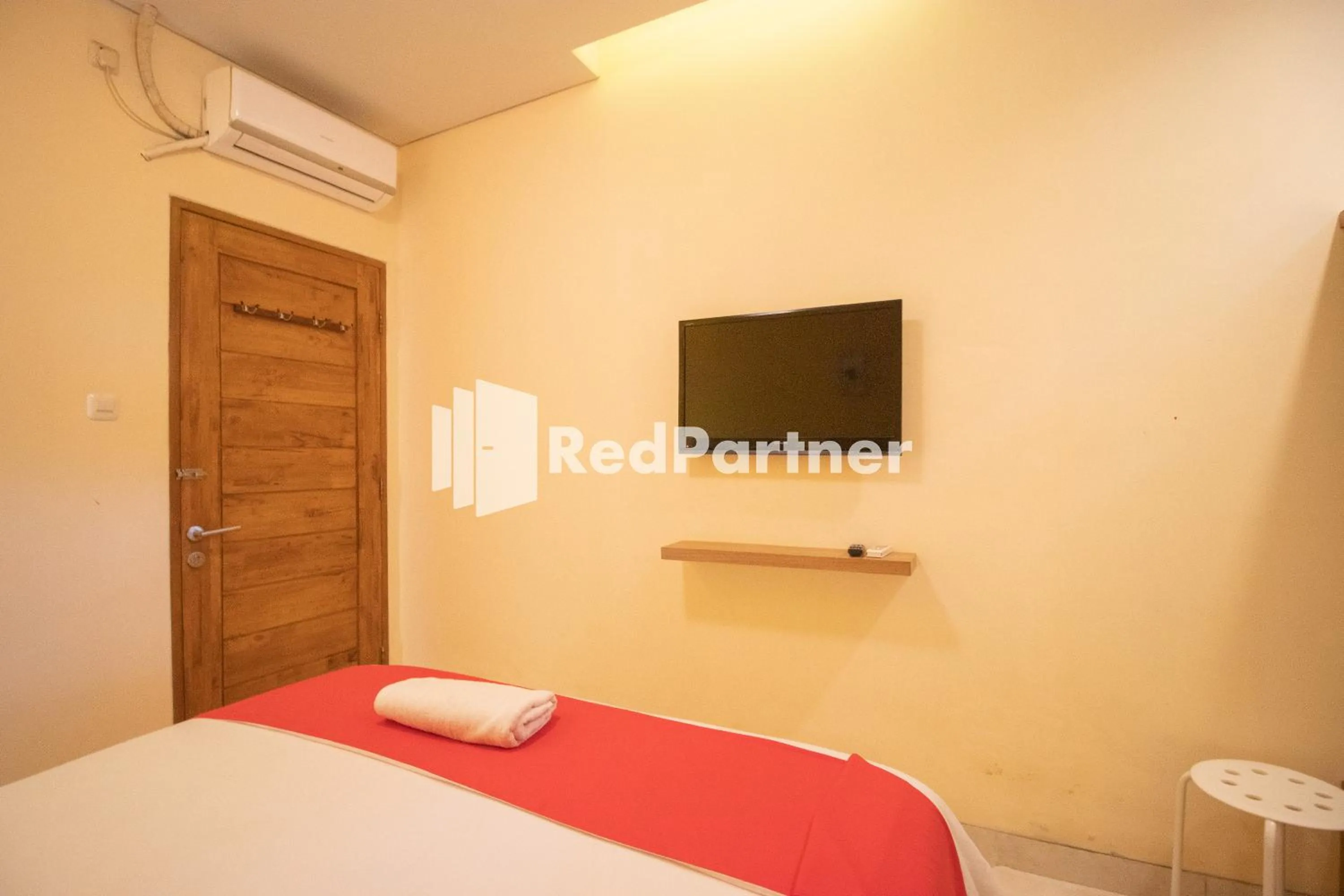 Bedroom, Bed in Griya Damai Syariah Yogyakarta Mitra RedDoorz