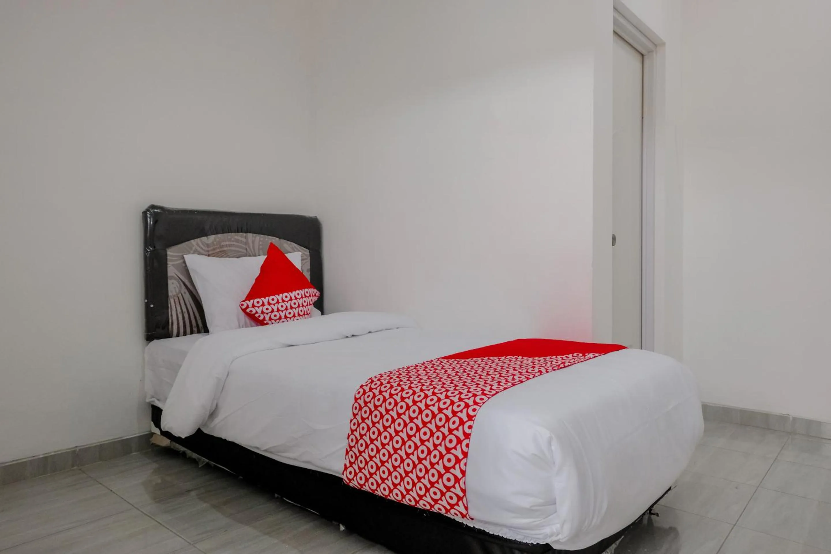 Bedroom, Bed in Capital O 1176 J3 Residence Syariah