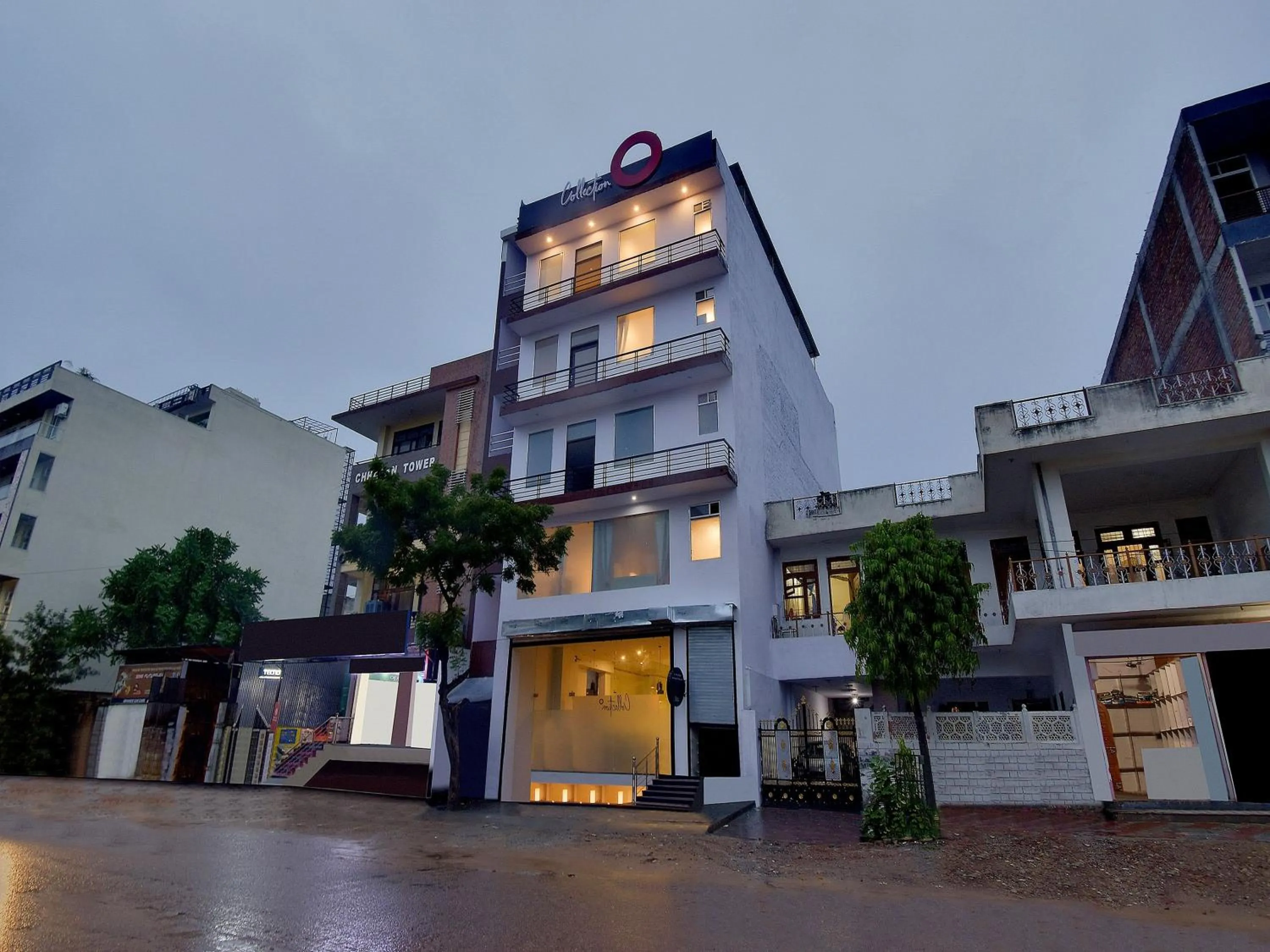 Facade/entrance in Super Collection O Govind Marg