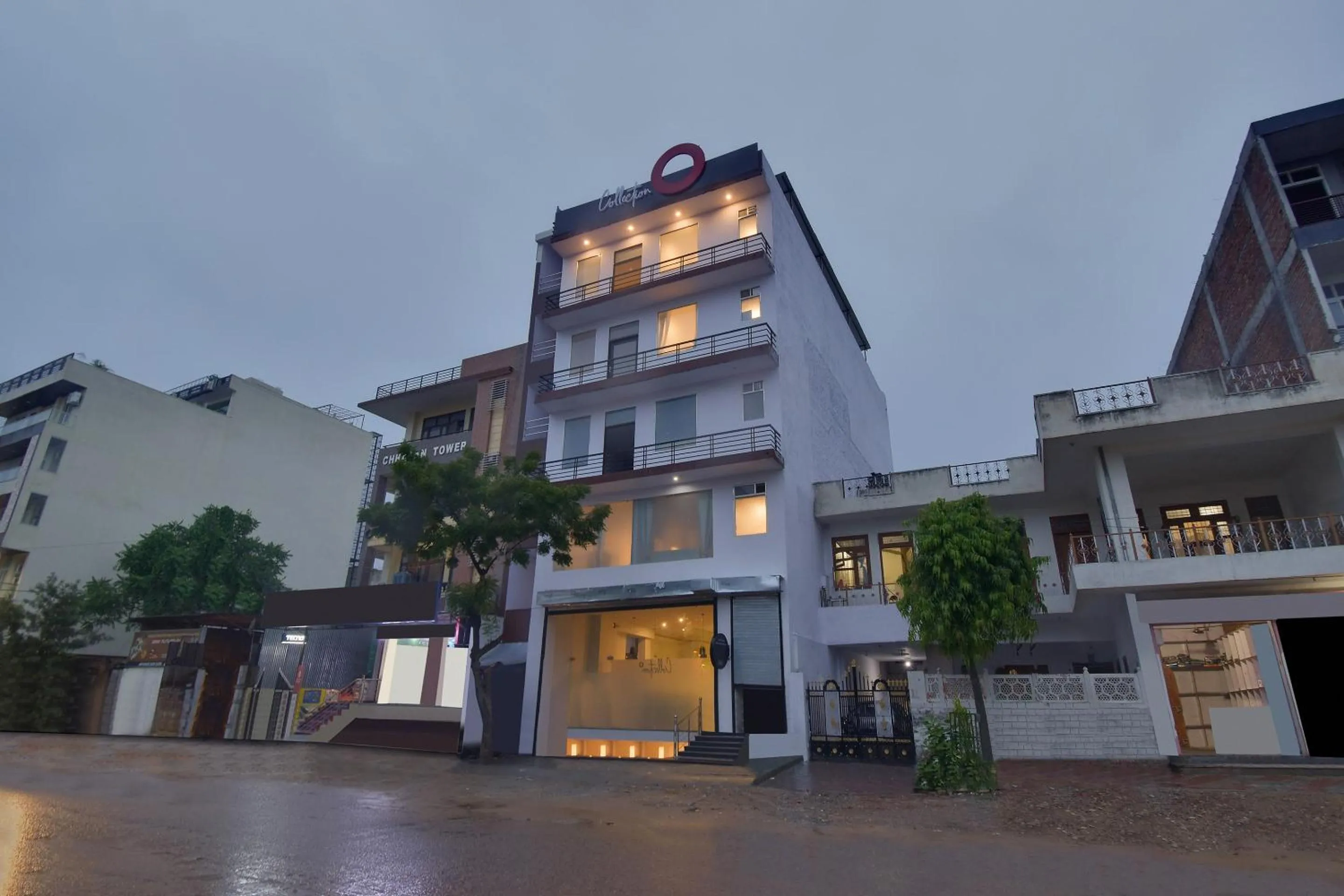 Facade/entrance in Super Collection O Govind Marg