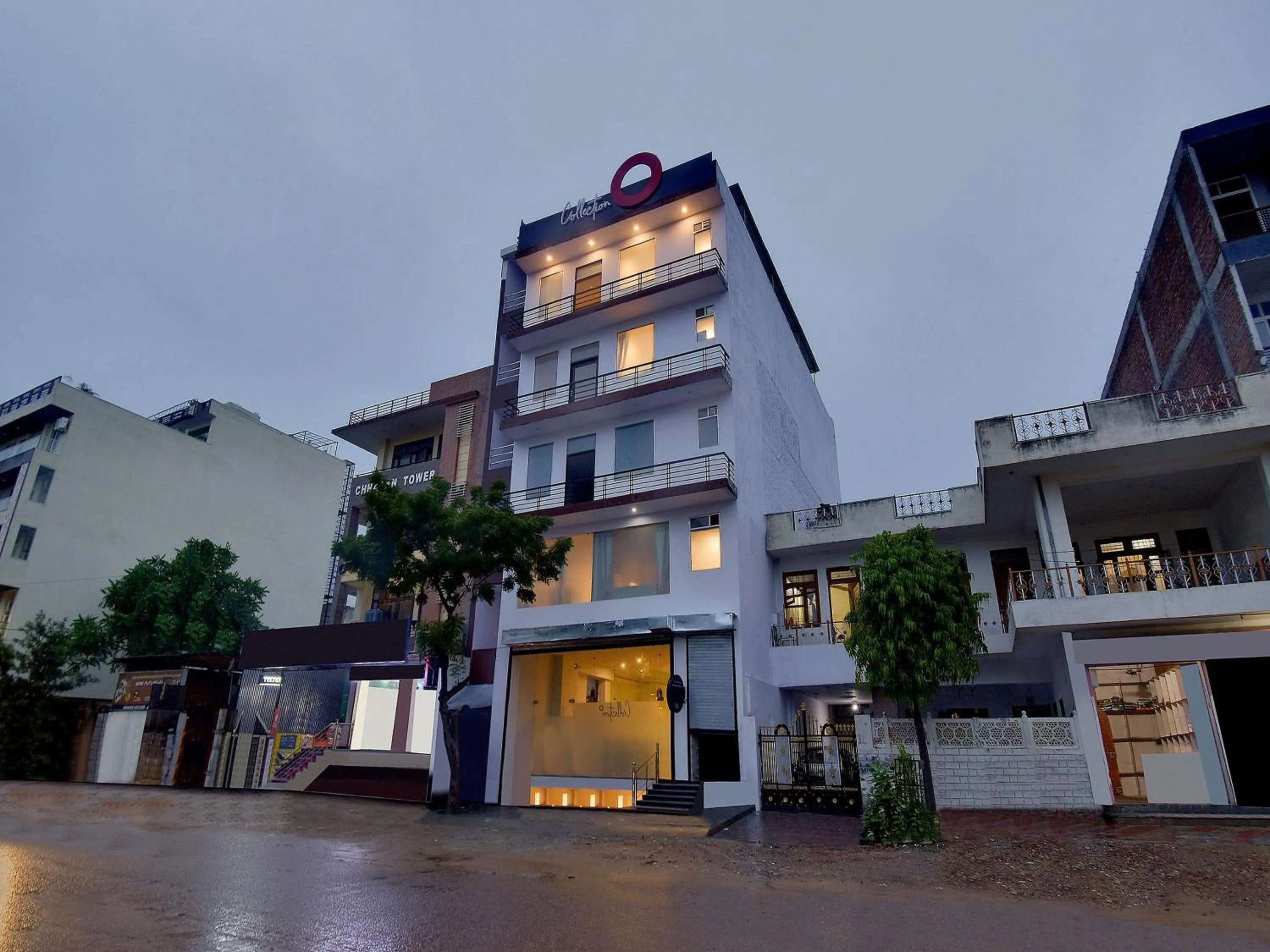 Facade/entrance in Super Collection O Govind Marg