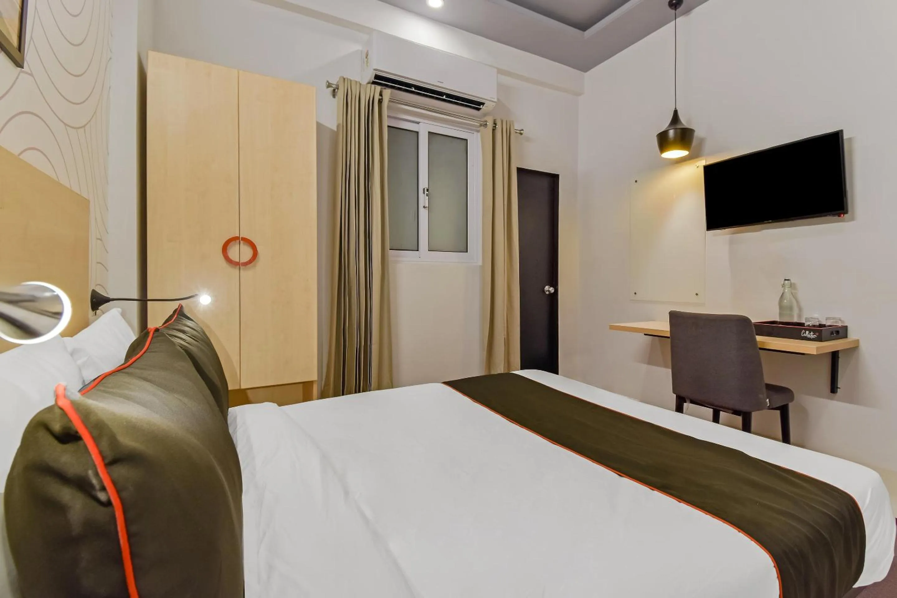 Lobby or reception, Bed in Super Collection O Govind Marg