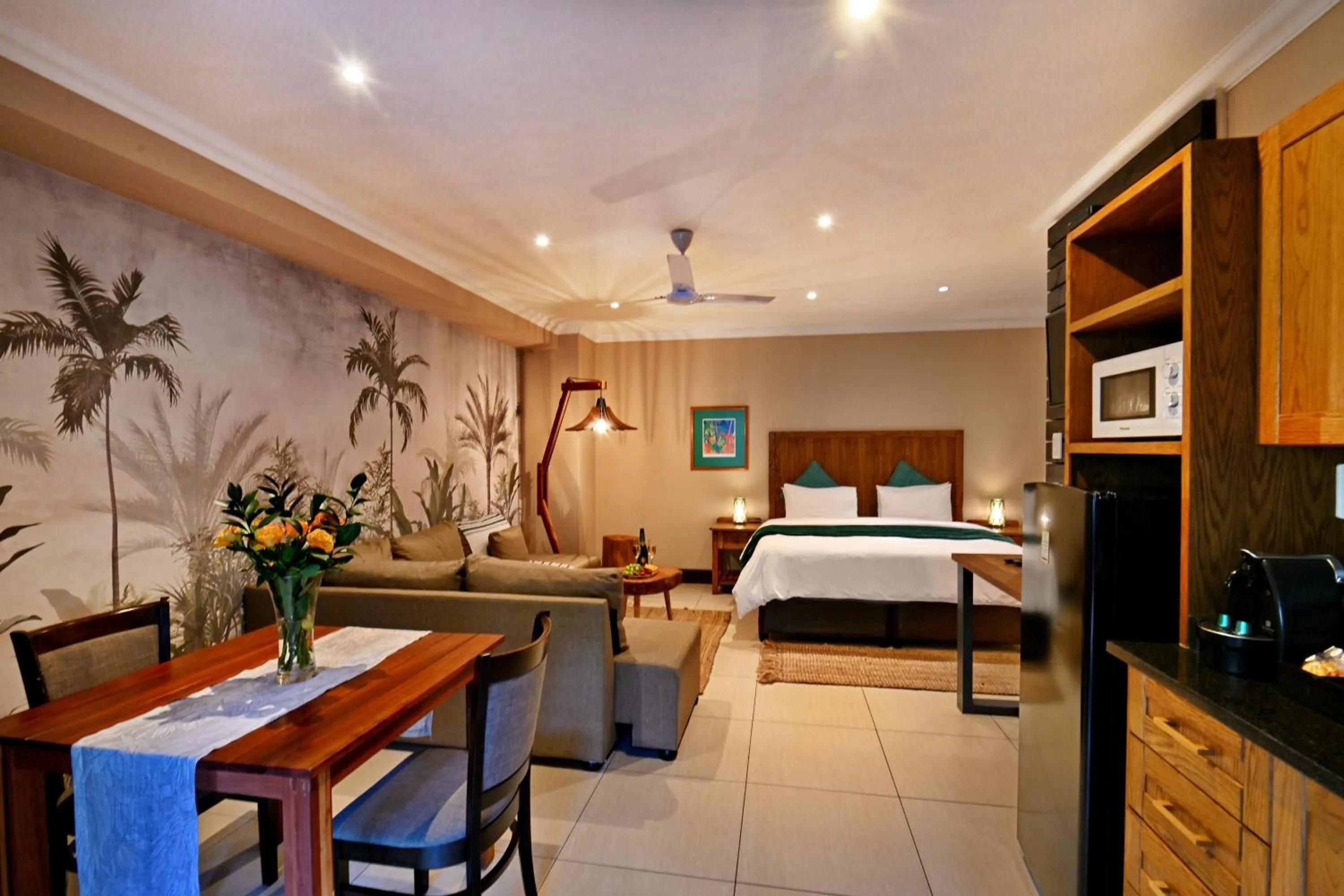 Photo of the whole room, Bed in La Perle