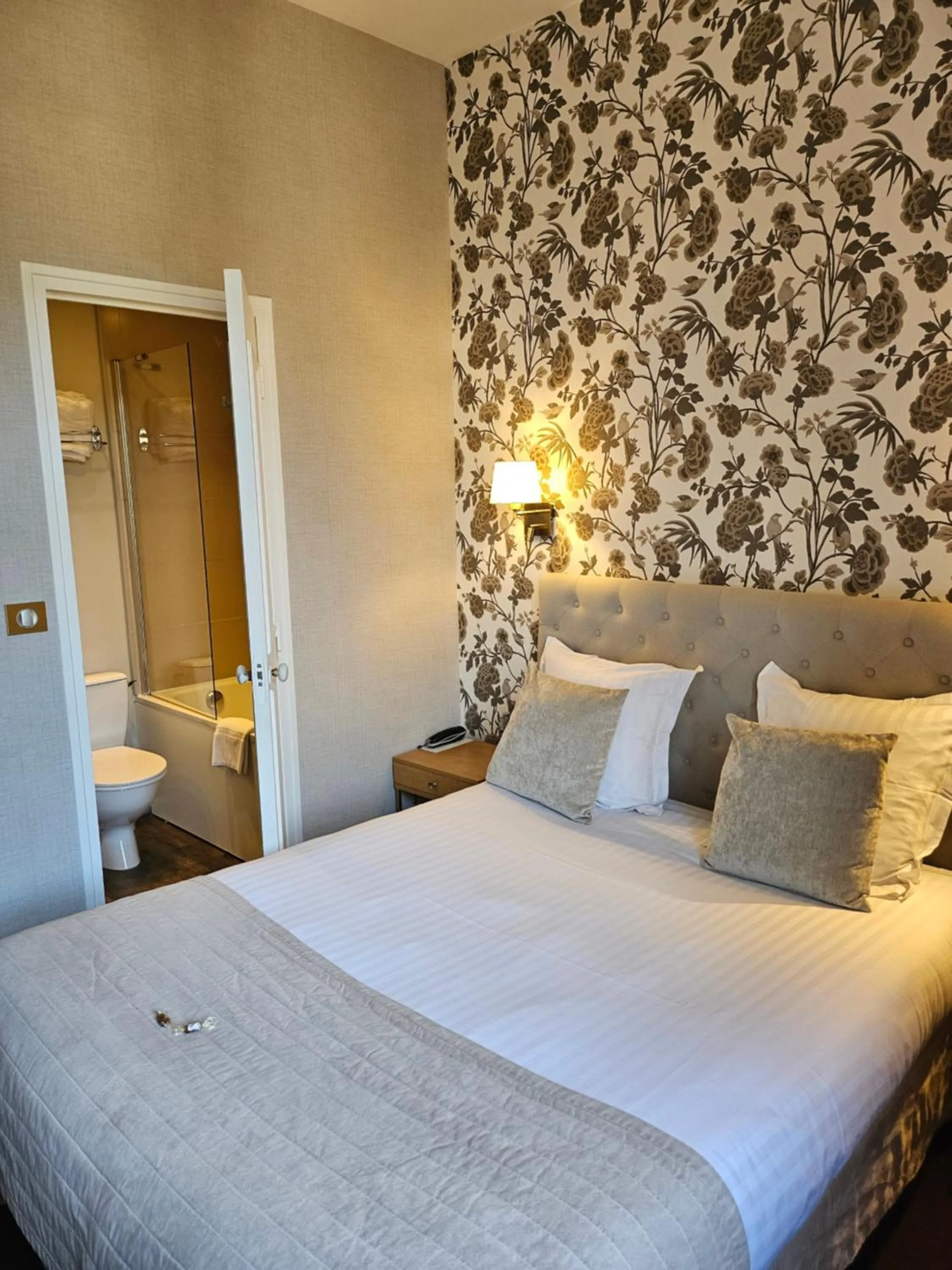 Bedroom, Bed in L'Hôtel Particulier Ascott