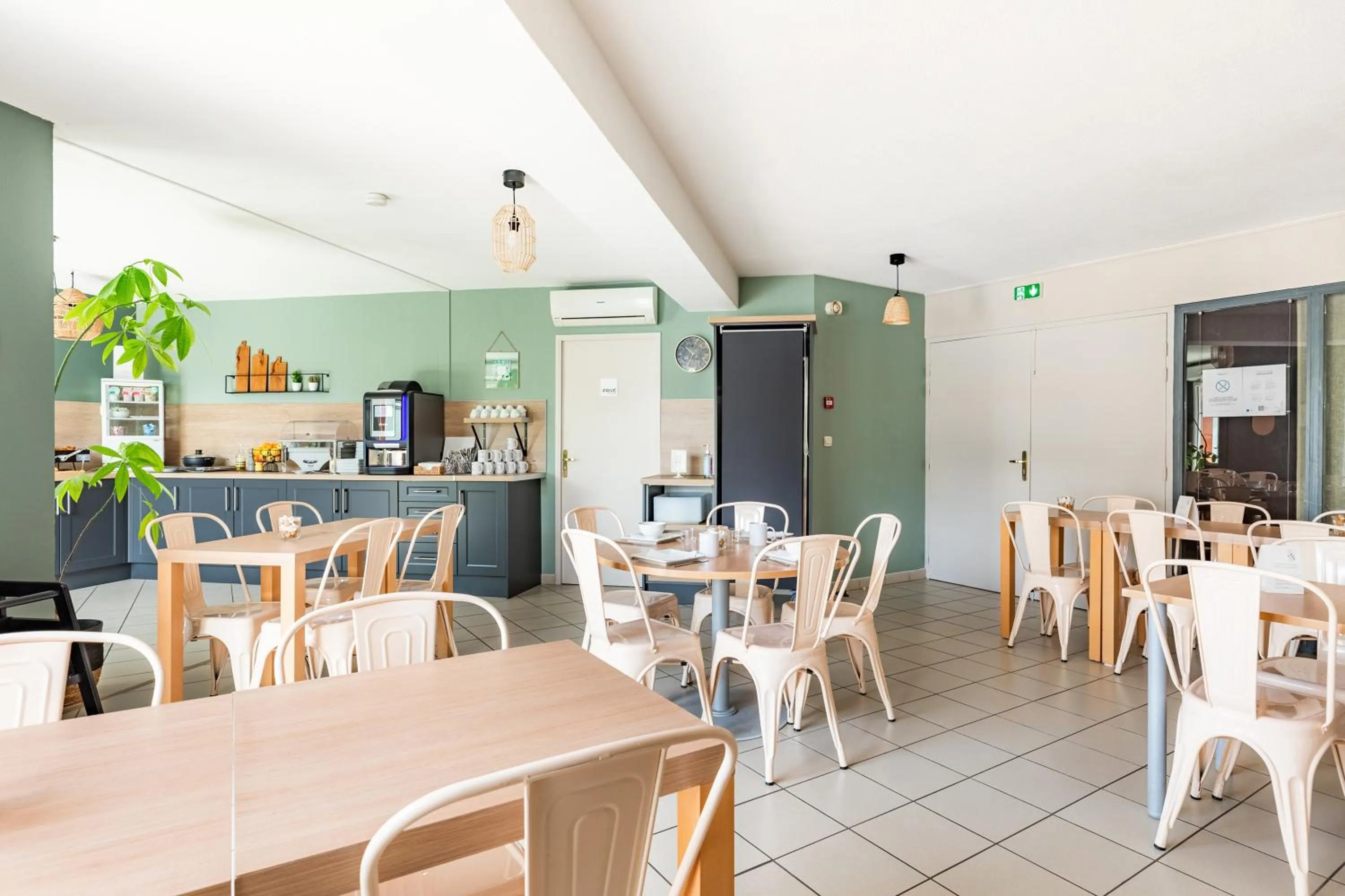 Breakfast in Appart'City Classic Aix-en-Provence - La Duranne