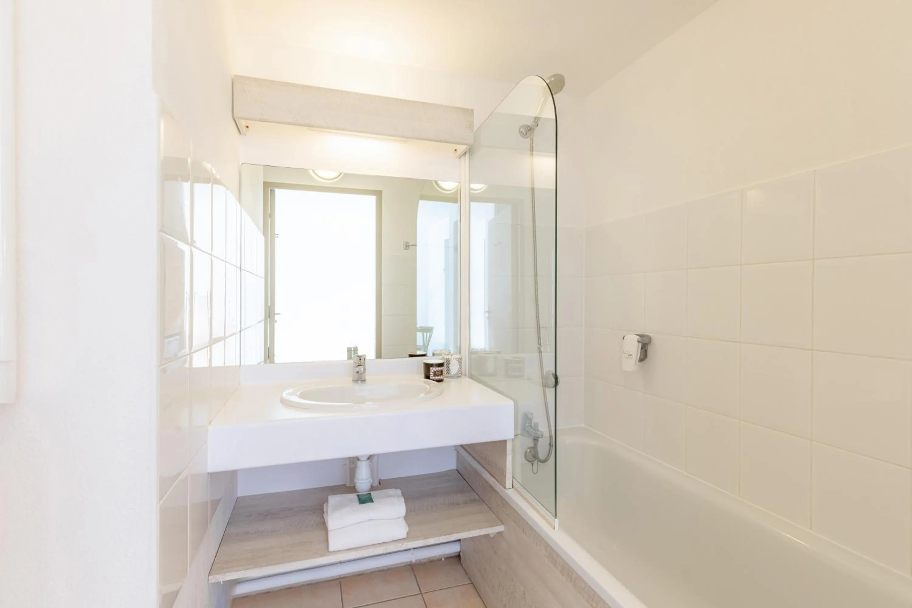 Bathroom in Appart'City Classic Aix-en-Provence - La Duranne