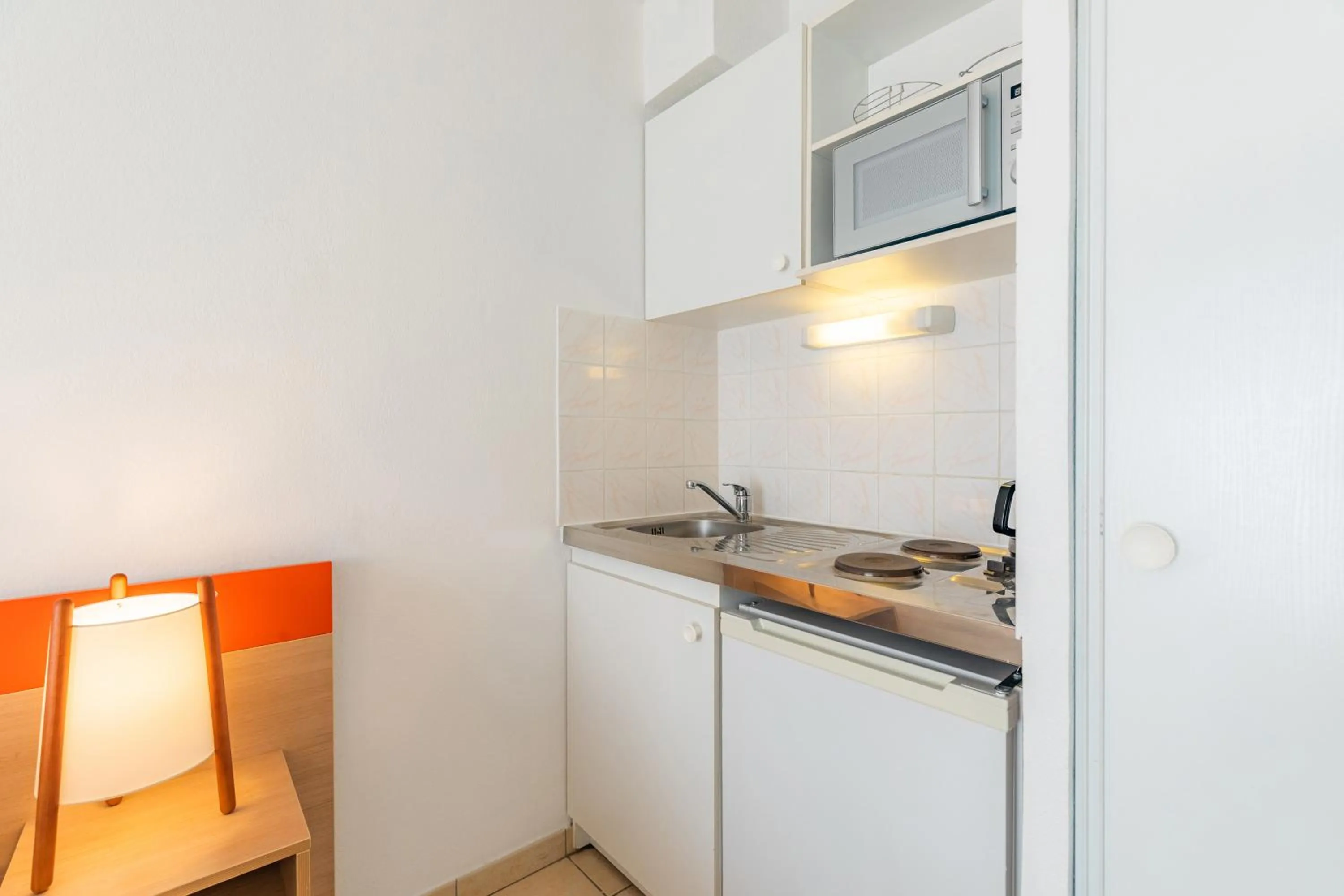 Kitchen or kitchenette in Appart'City Classic Aix-en-Provence - La Duranne