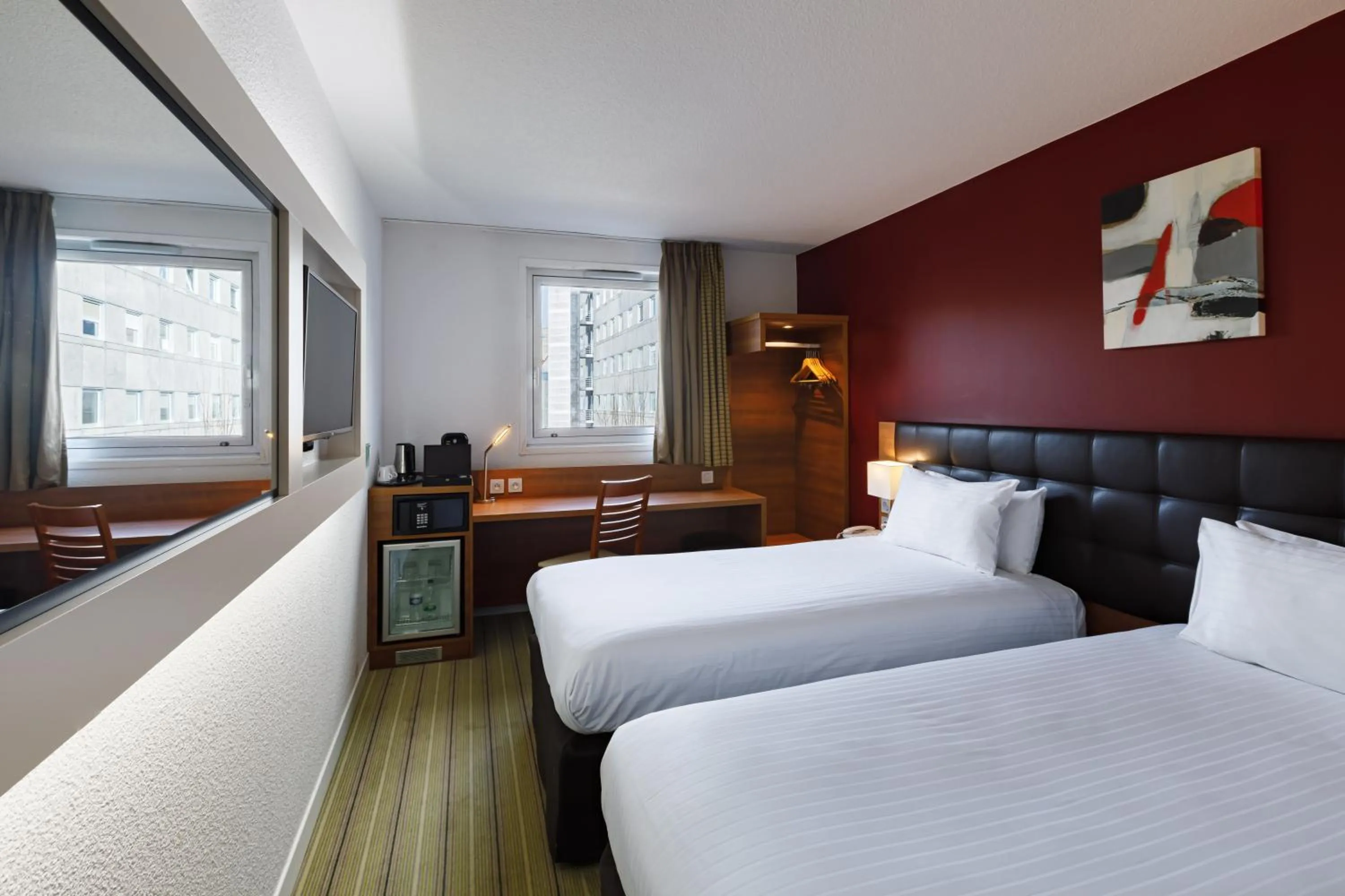 Photo of the whole room, Bed in Holiday Inn Clermont Ferrand Centre by IHG