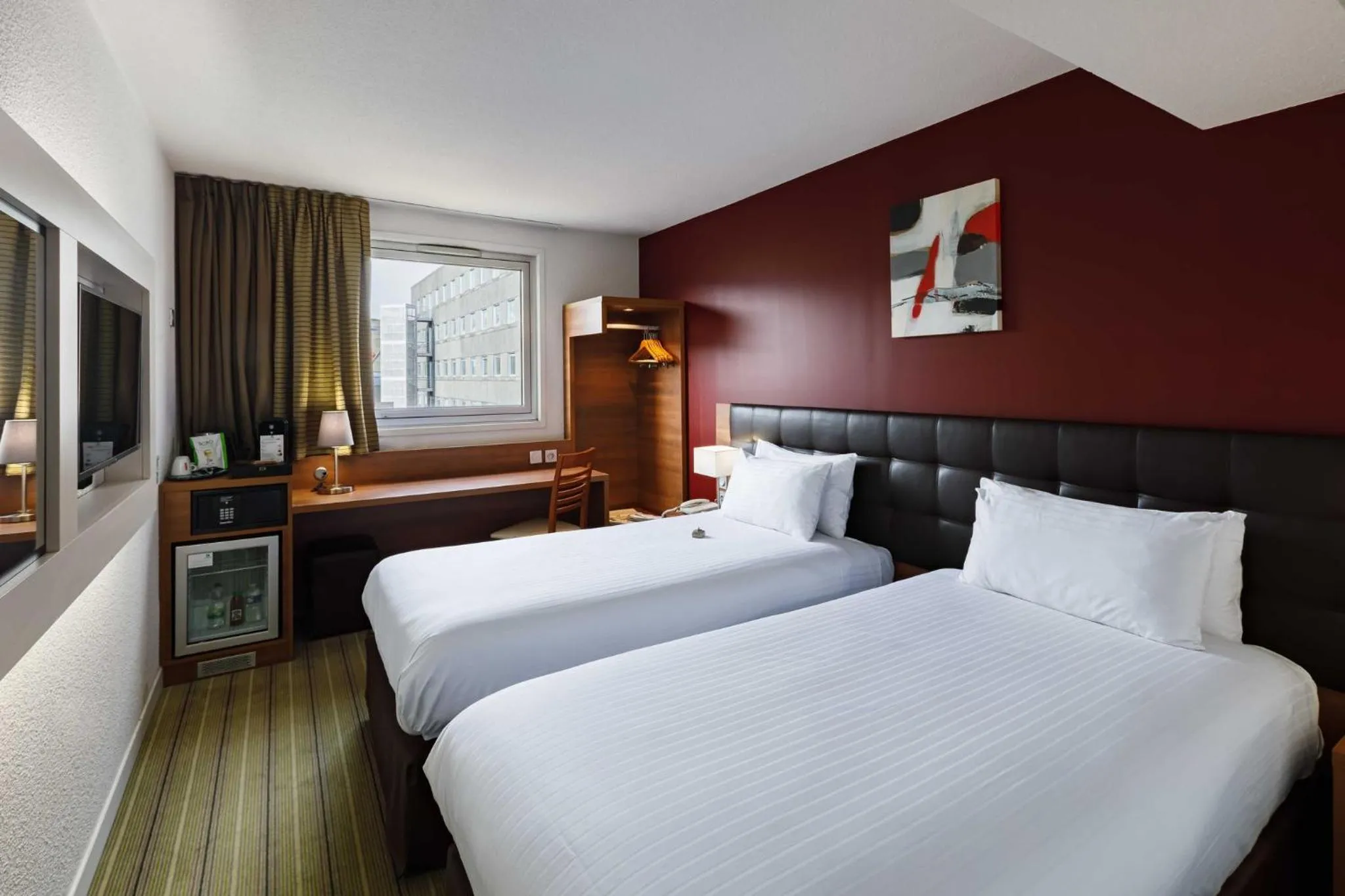 Photo of the whole room, Bed in Holiday Inn Clermont Ferrand Centre by IHG