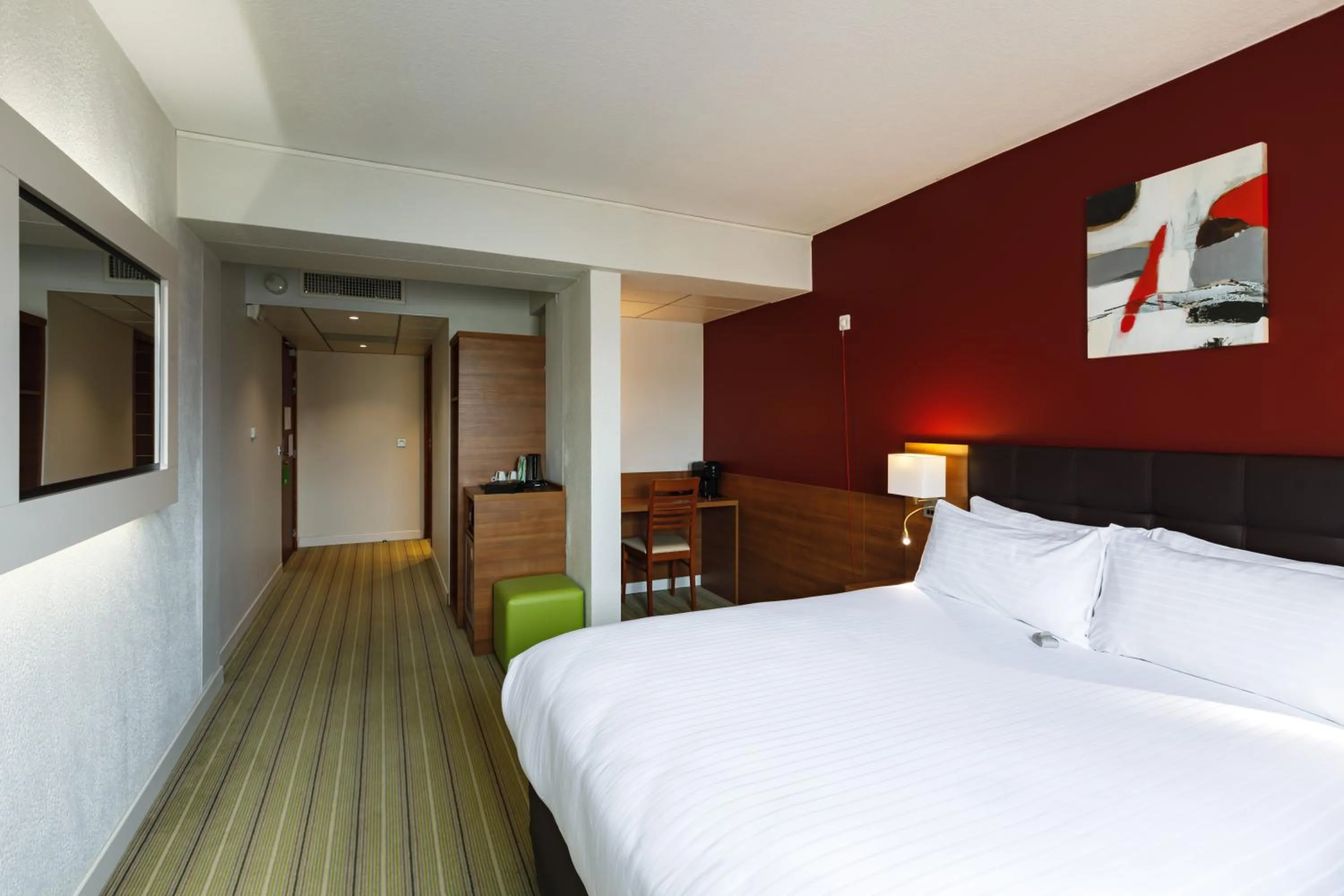 Photo of the whole room, Bed in Holiday Inn Clermont Ferrand Centre by IHG