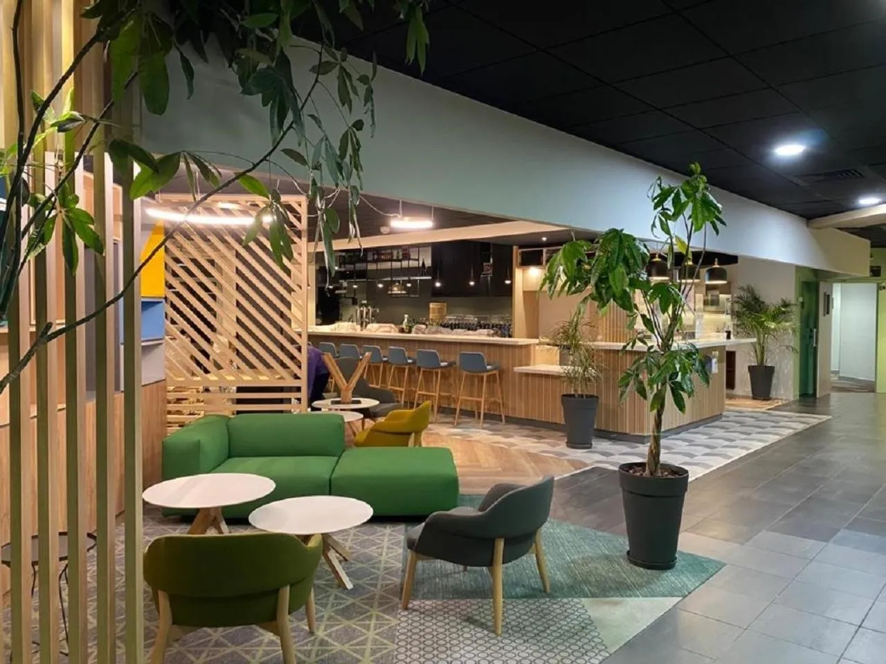 Lobby or reception in Holiday Inn Clermont Ferrand Centre by IHG