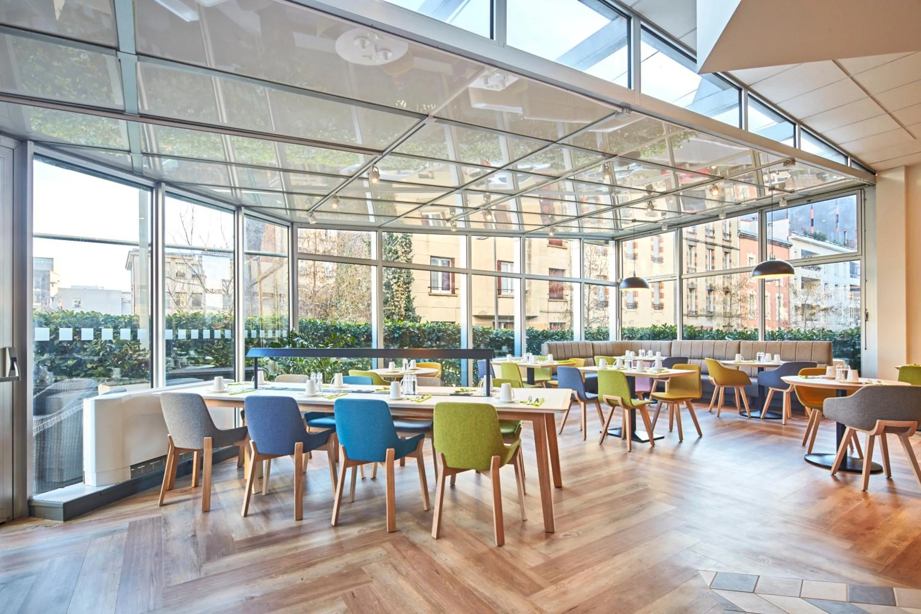 Restaurant/places to eat in Holiday Inn Clermont Ferrand Centre by IHG