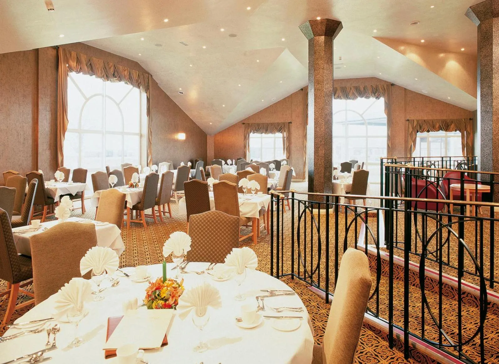 Restaurant/places to eat in Burntwood Court Hotel