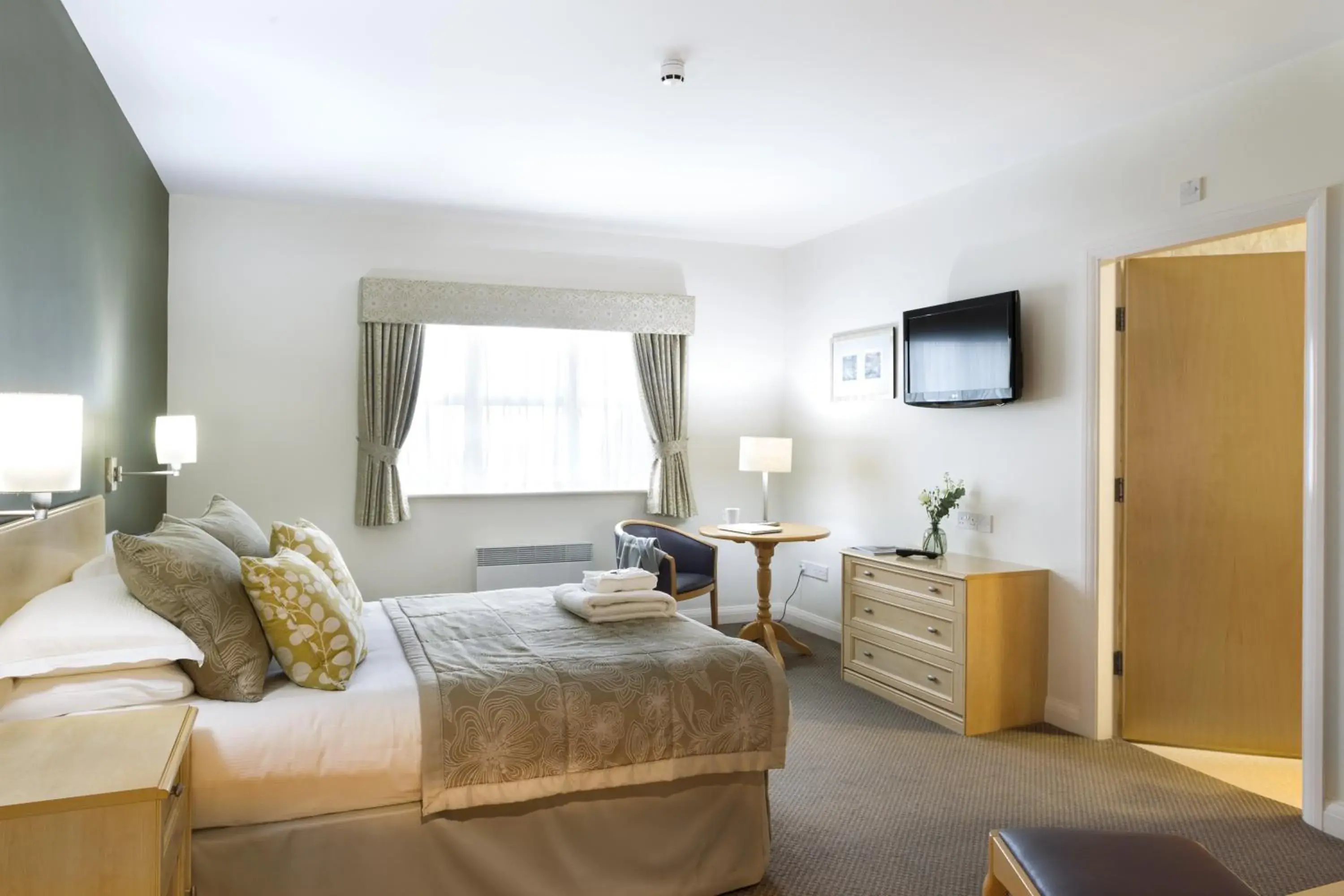 Double Room - single occupancy - Disability Access in Burntwood Court Hotel Double Room - single occupancy - Disability Access in Burntwood Court Hotel