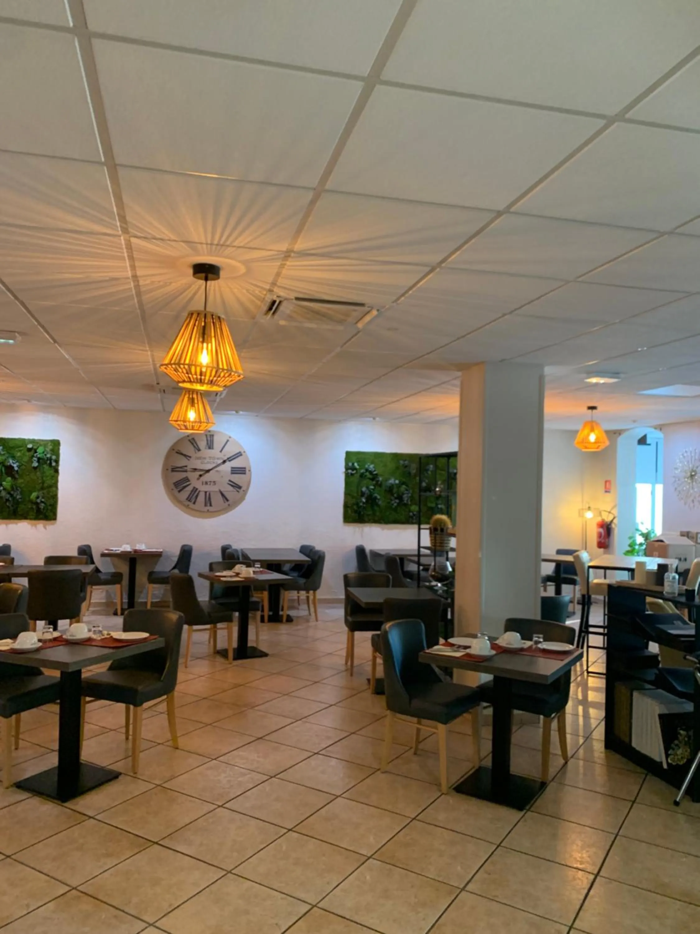Restaurant/places to eat in Le Regina Hôtel et restaurant Canet-plage