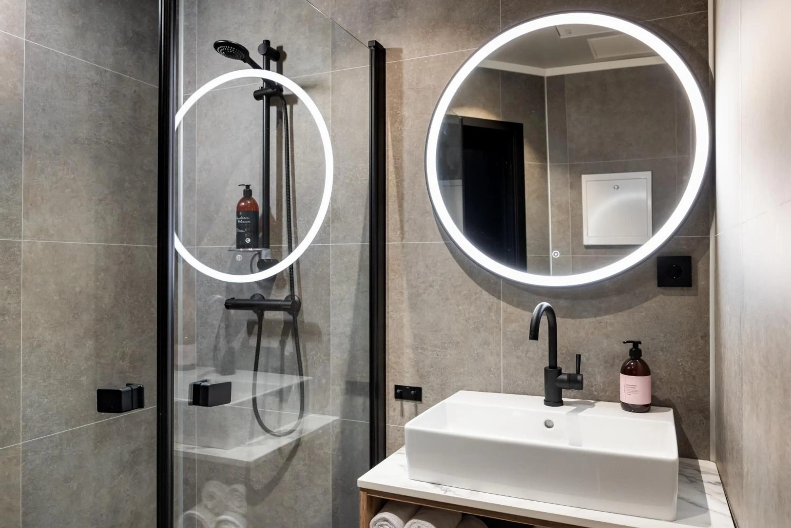 Shower in Stryn House Hotel