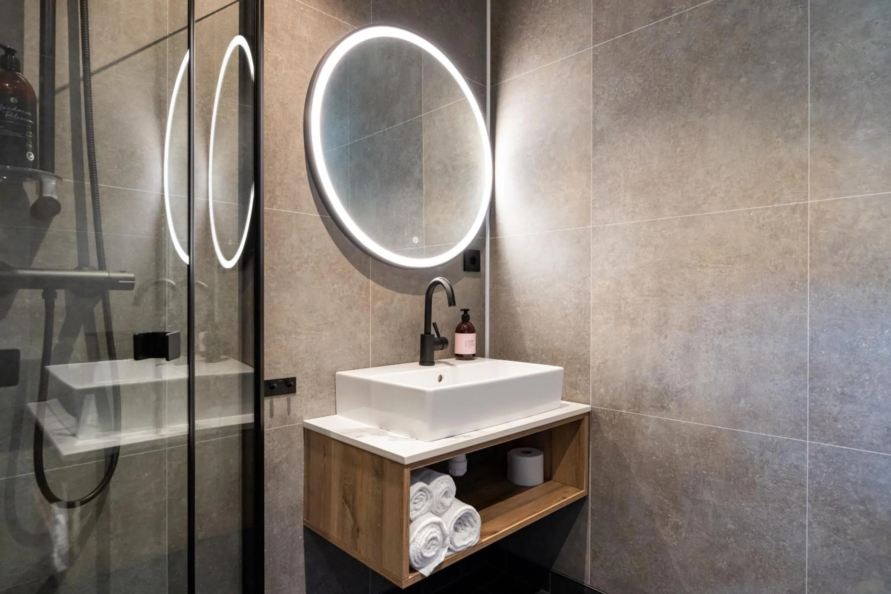 Shower in Stryn House Hotel