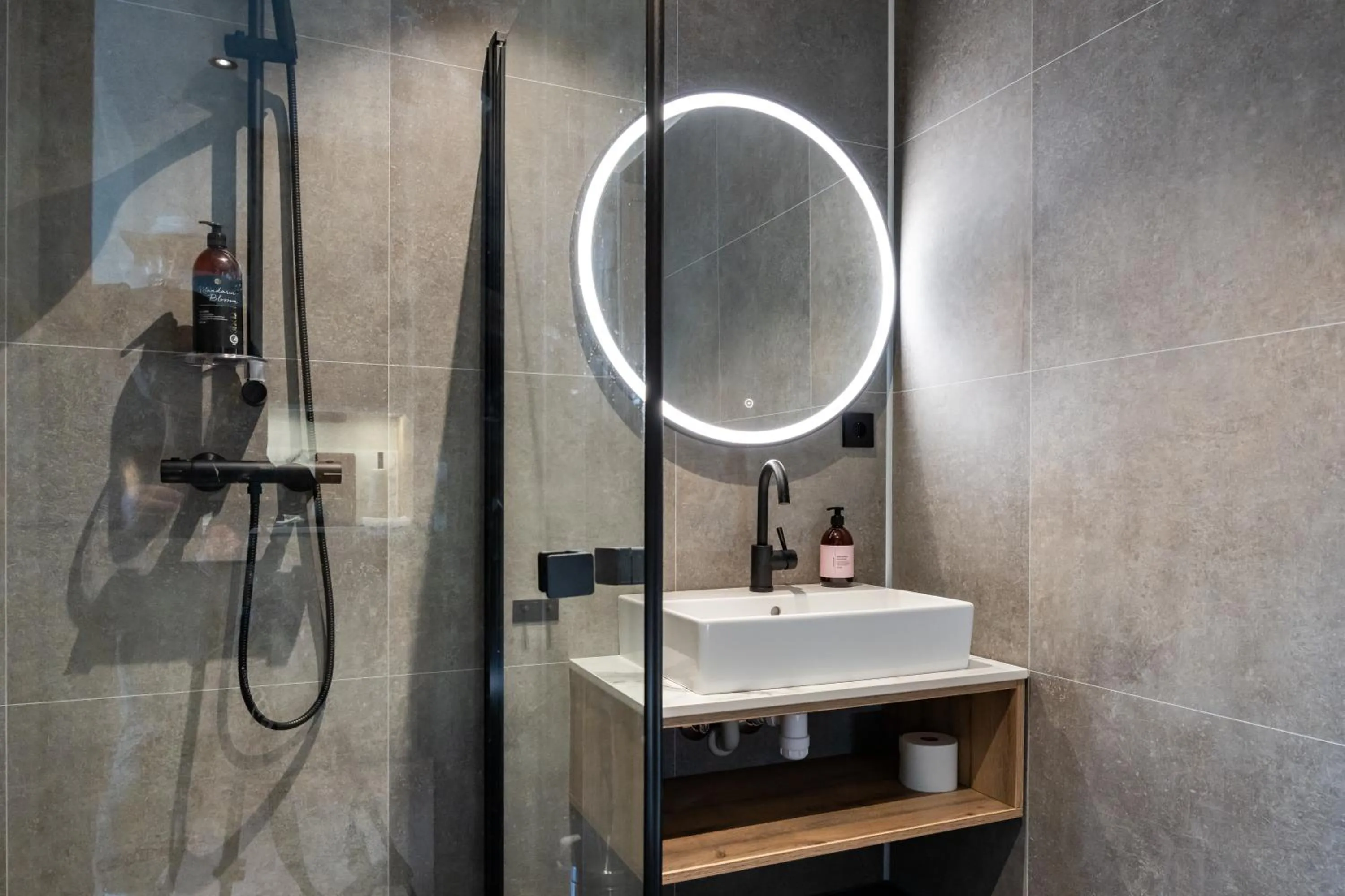 Shower in Stryn House Hotel