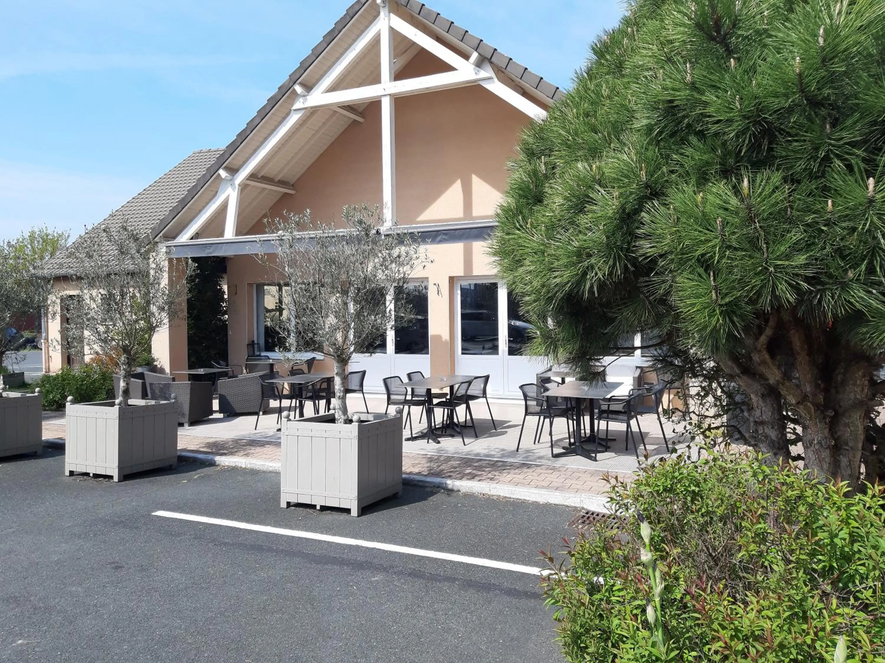 Property building in Sure Hotel by Best Western Châteauroux