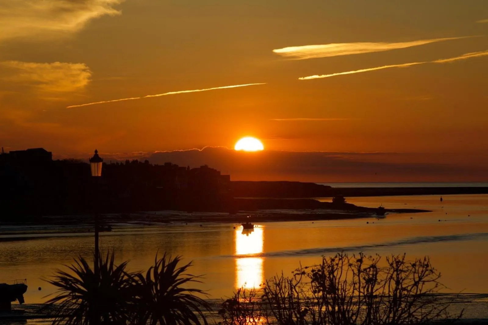 Restaurant/places to eat in The Commodore Hotel