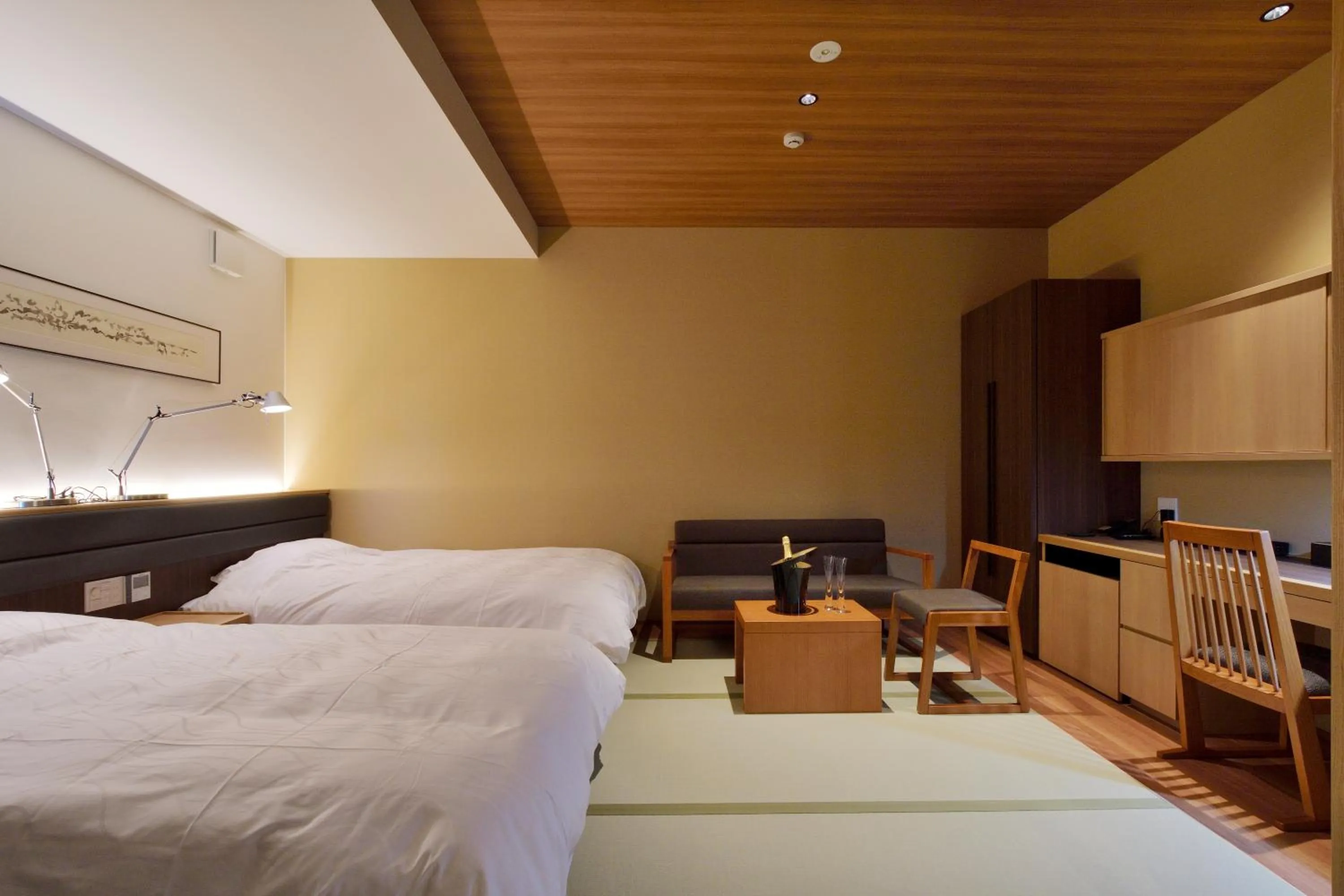 Photo of the whole room, Bed in THE CHELSEA BREATH