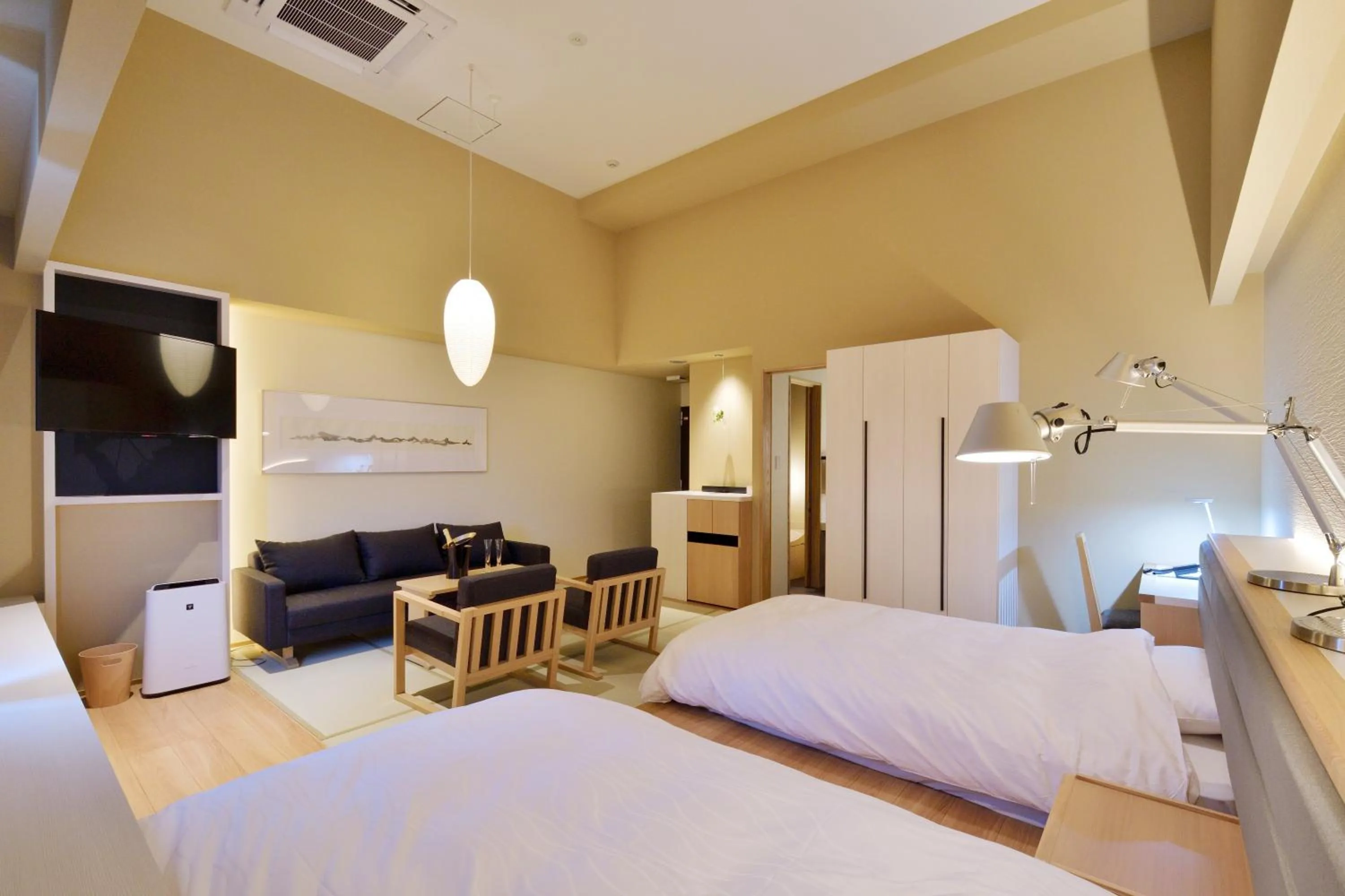 Photo of the whole room, Bed in THE CHELSEA BREATH