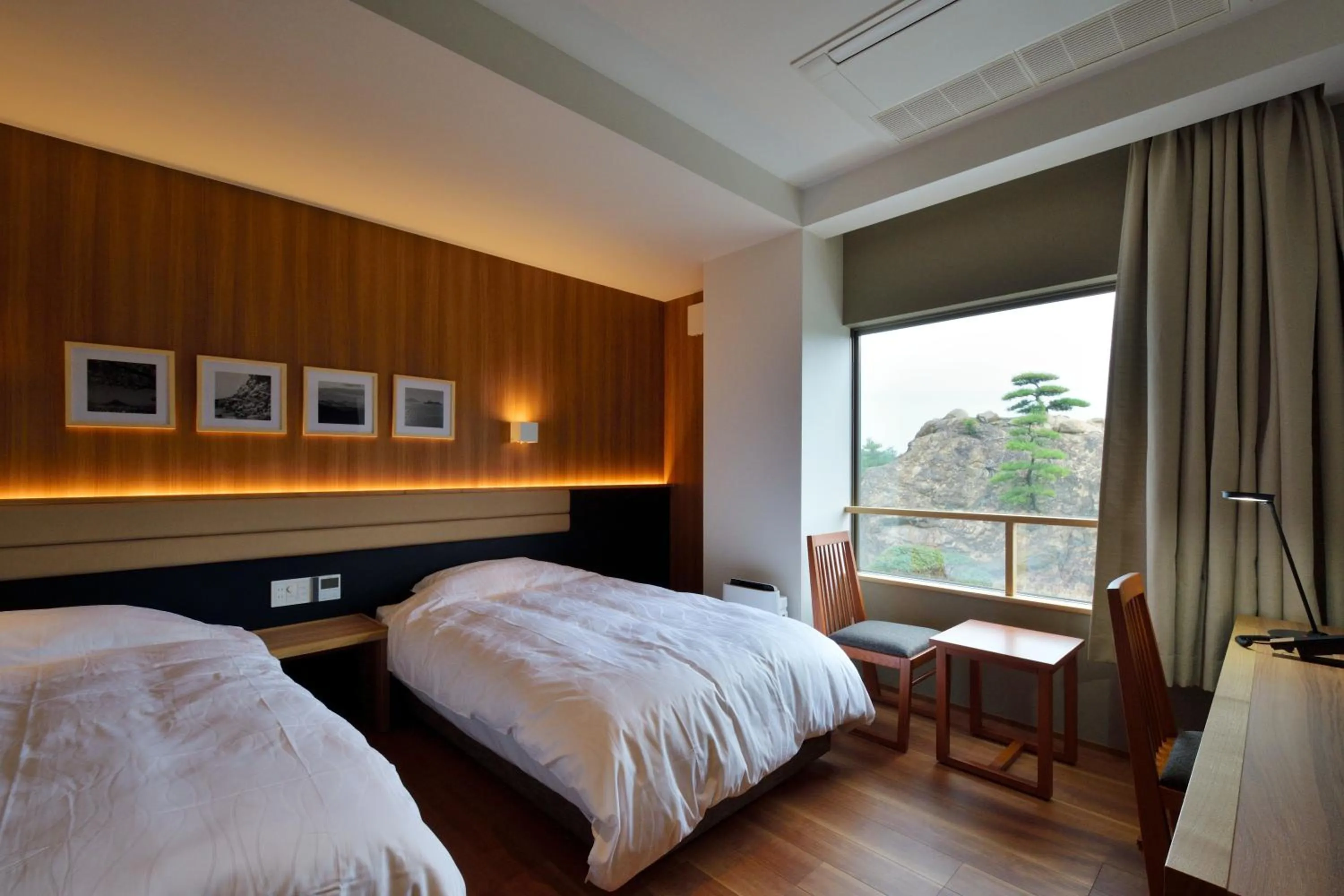 Photo of the whole room, Bed in THE CHELSEA BREATH