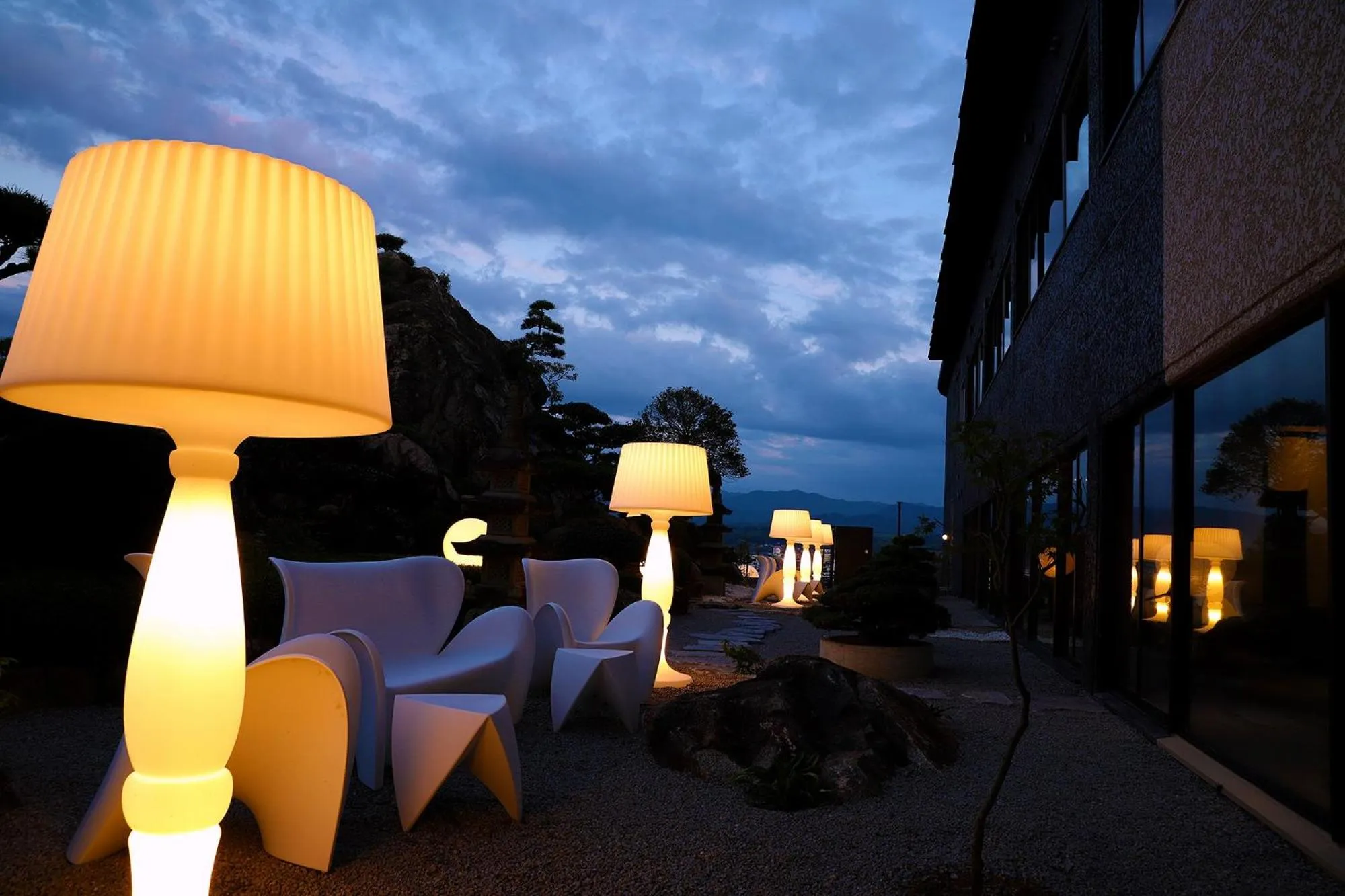 Garden view in THE CHELSEA BREATH