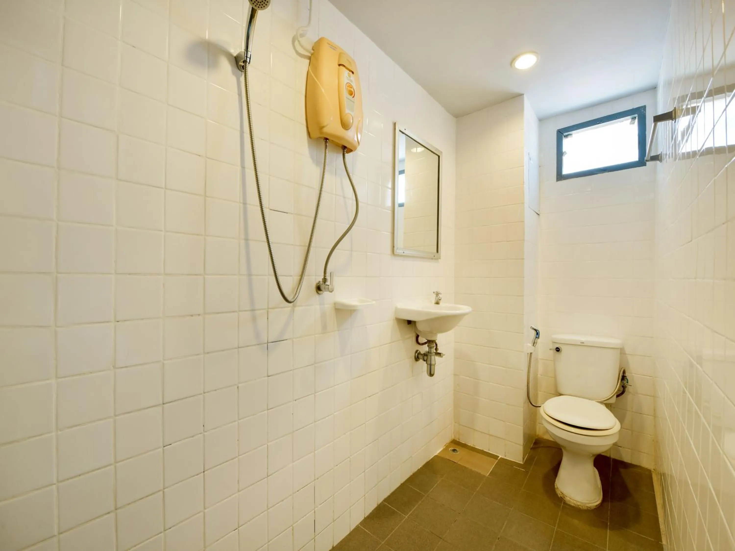 Shower in Sweet Pound Hotel