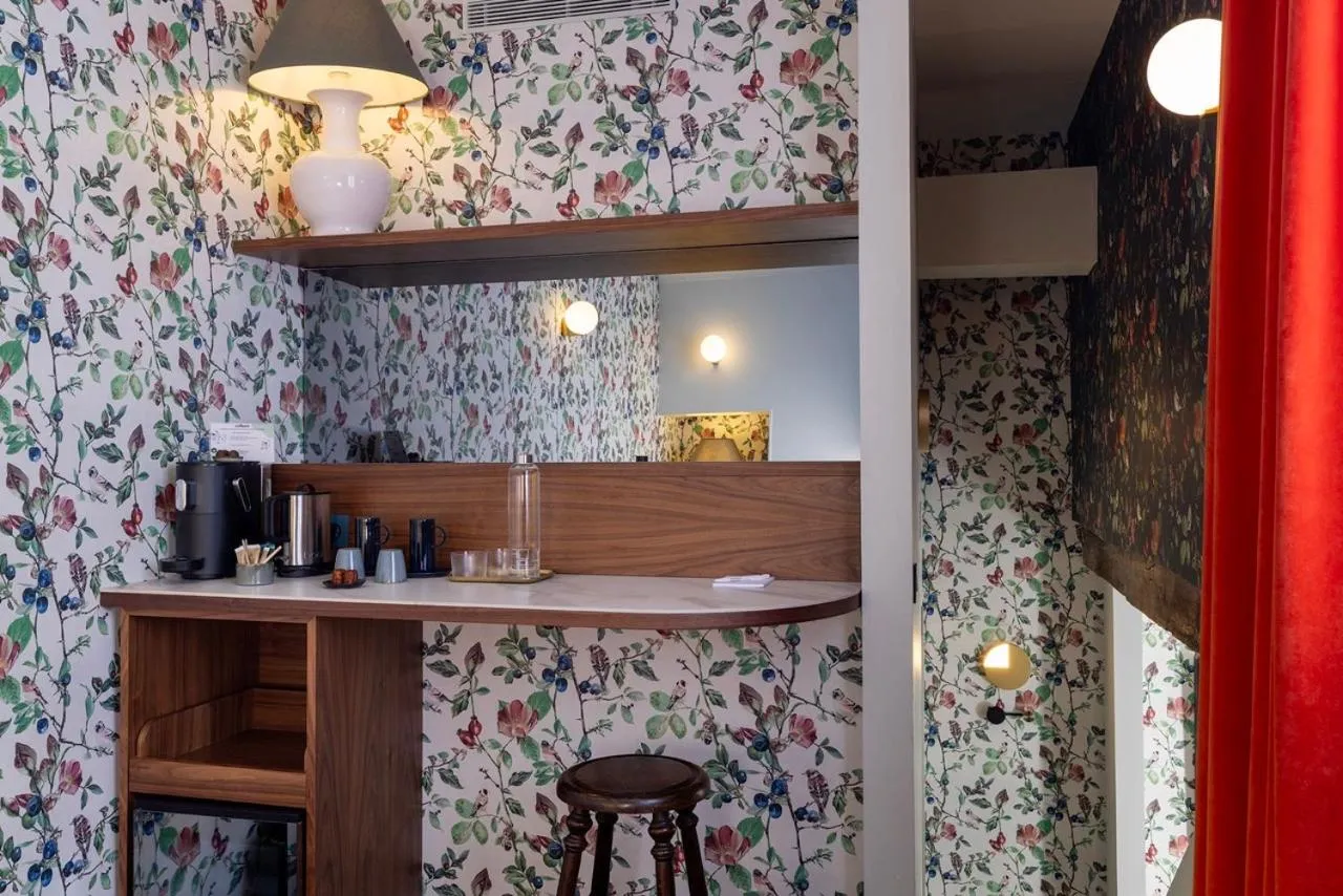 Coffee/tea facilities in Hotel L de Lutece - Notre-Dame