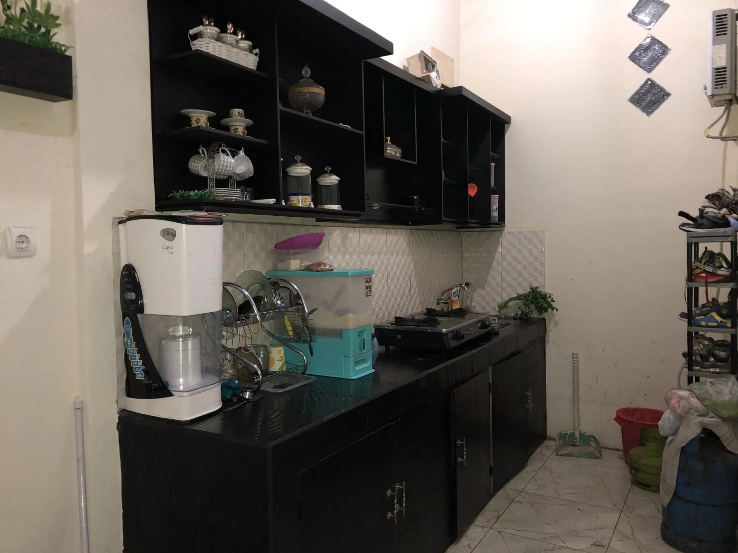 Kitchen or kitchenette in Rumah Singgah BRM