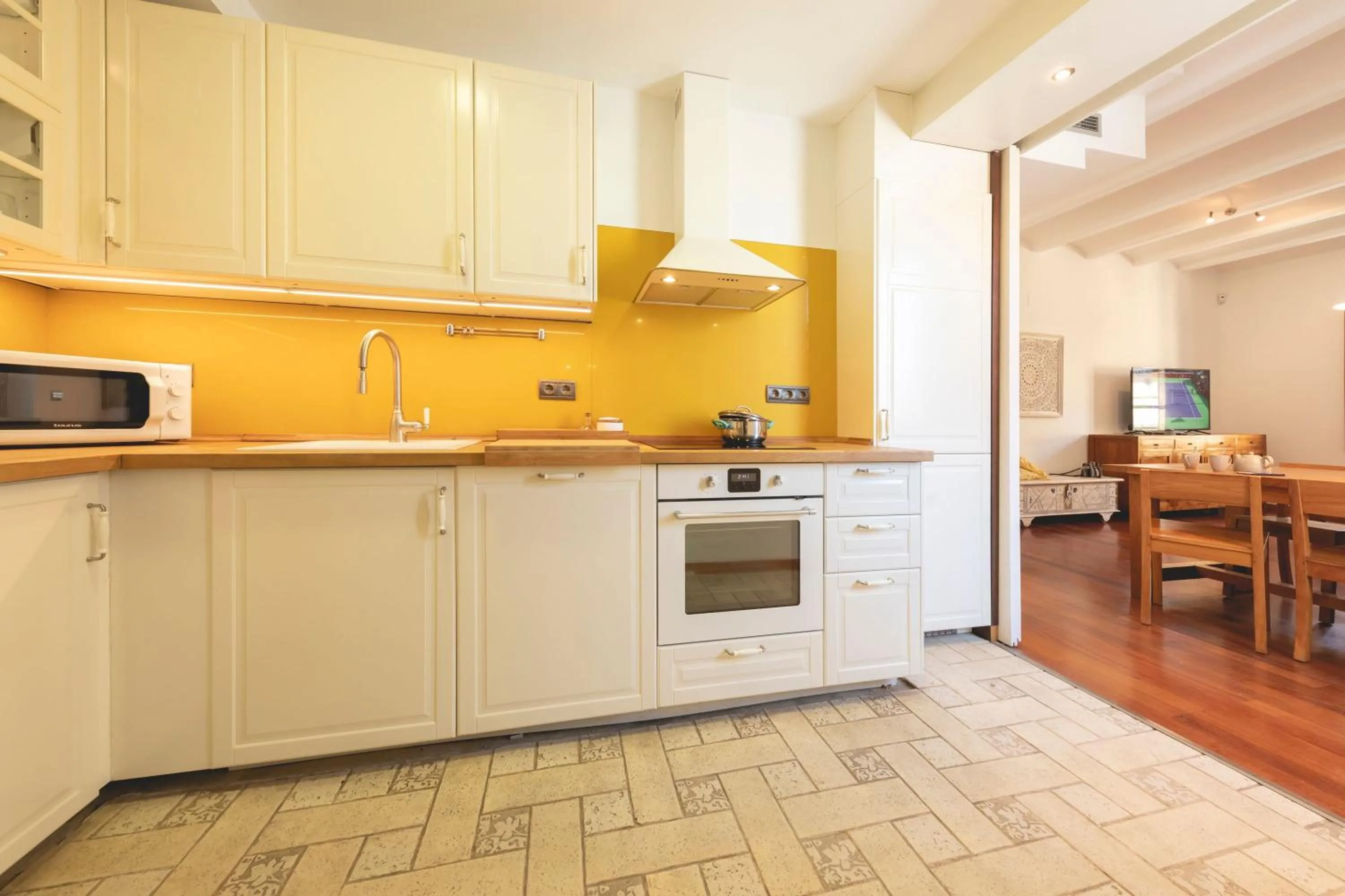 Kitchen or kitchenette in Bravissimo Mercaders 6