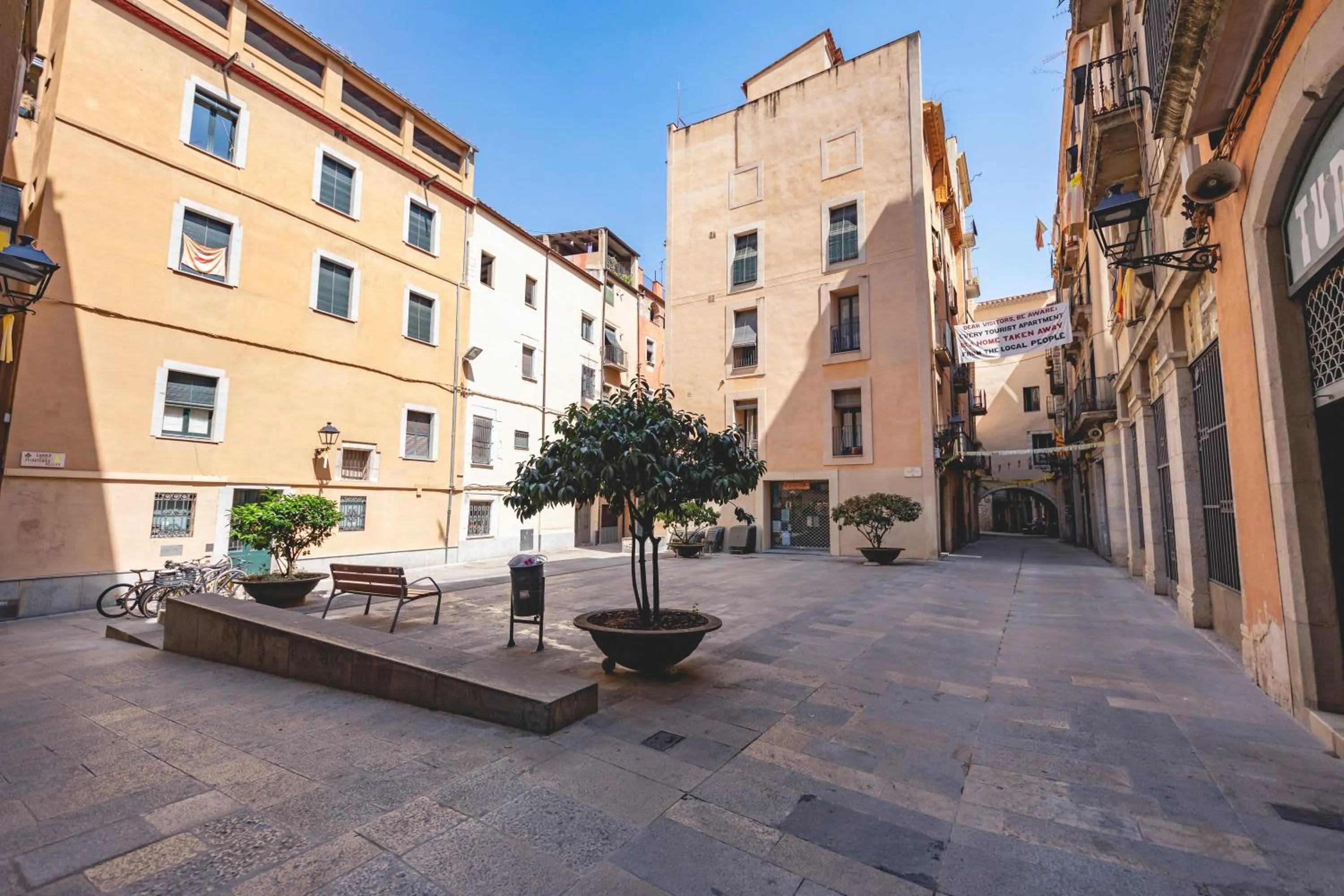 Neighbourhood in Bravissimo Mercaders 6