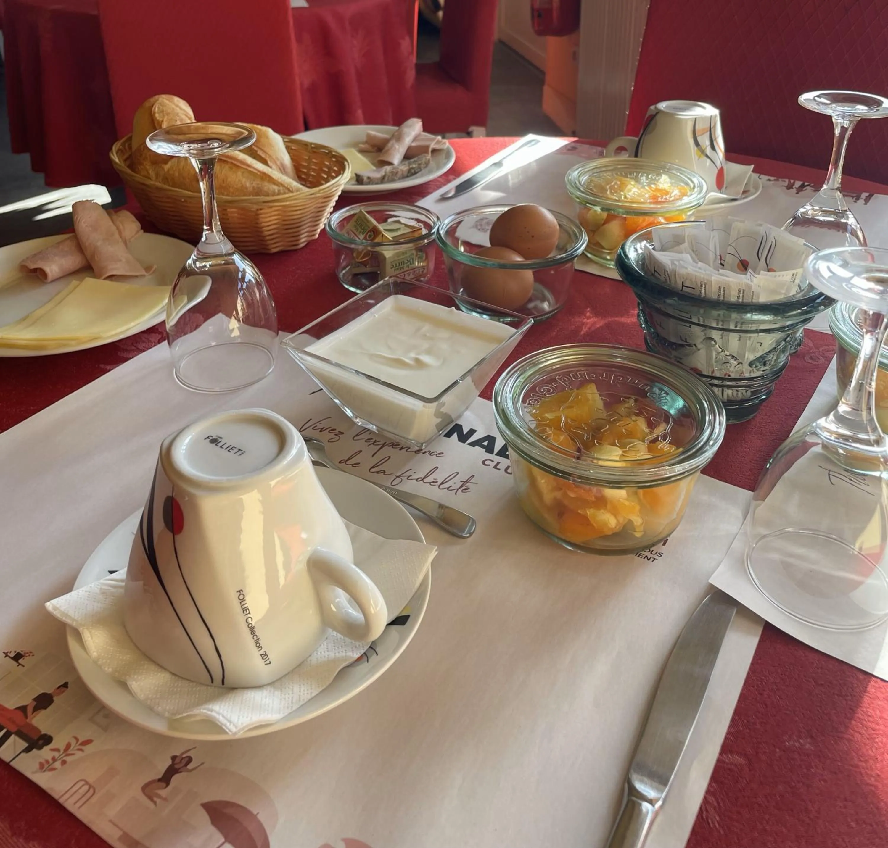 Breakfast in The Originals Boutique, Hôtel Clos Sainte Marie, Nevers