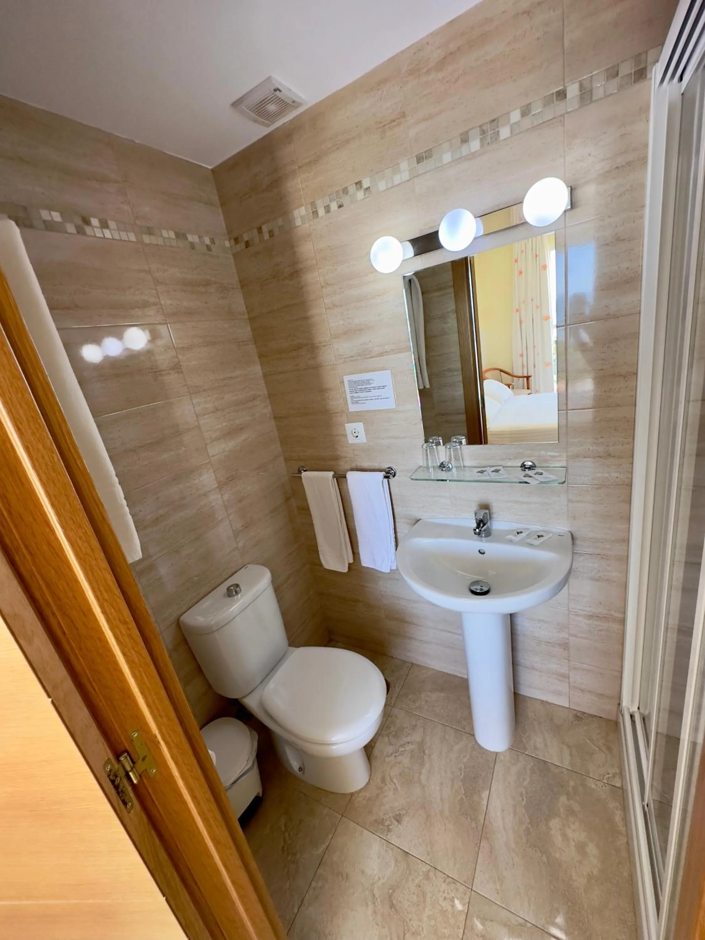 Shower in Hotel Cabello