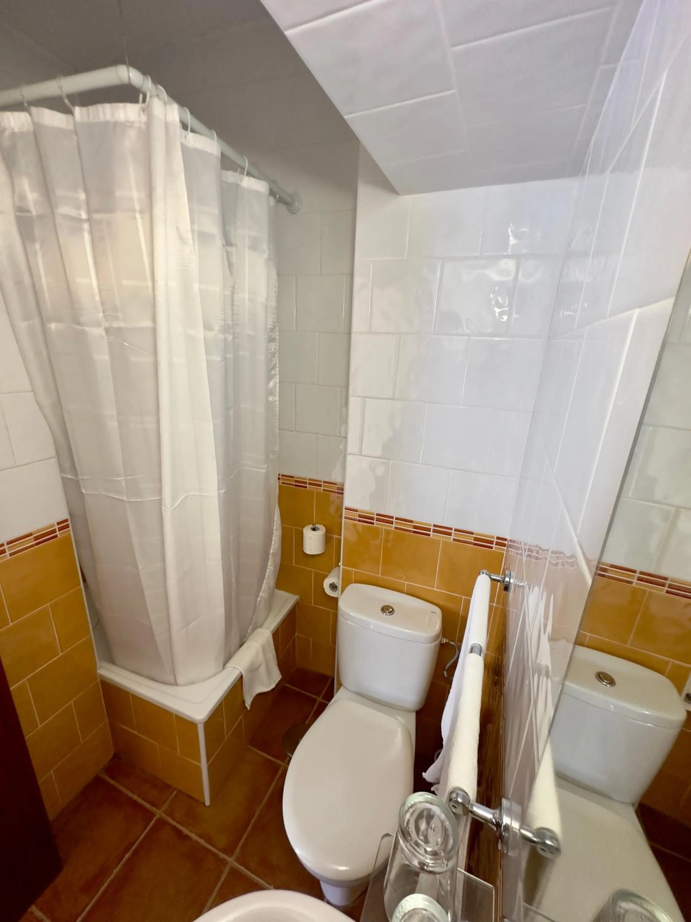 Shower in Hotel Cabello