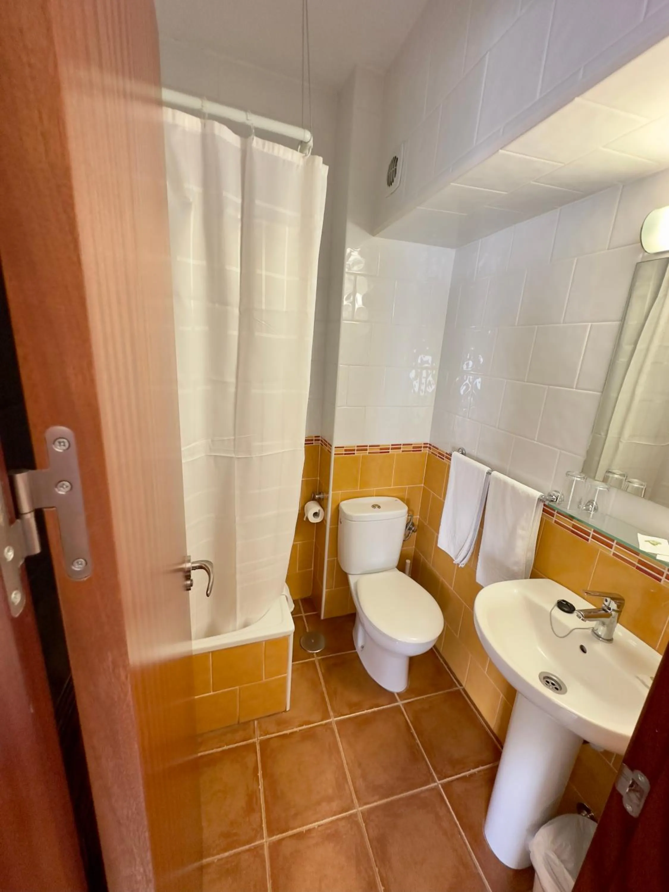 Shower in Hotel Cabello