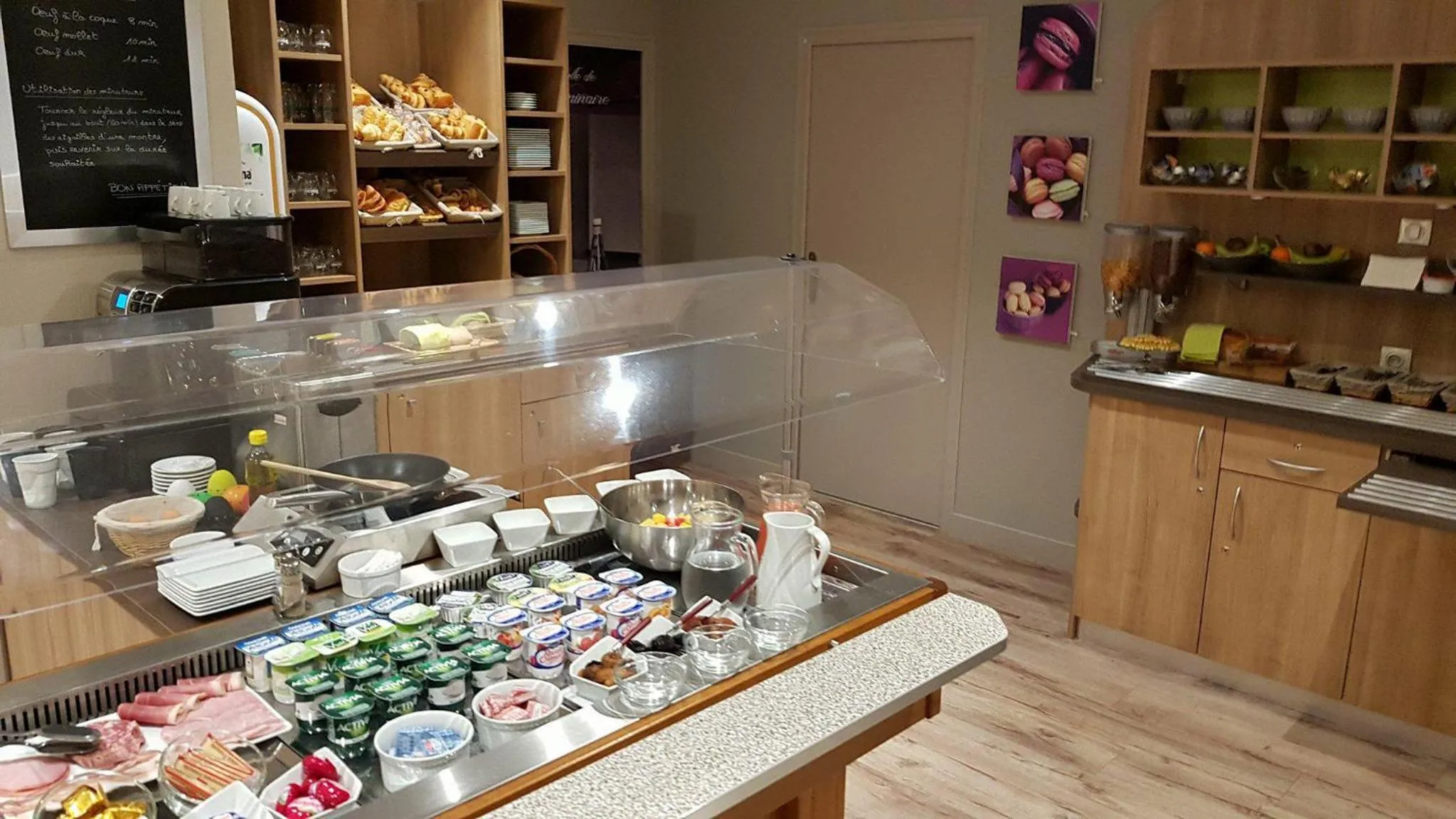 Buffet breakfast in The Originals Boutique, Hôtel La Chaussairie, Rennes Sud