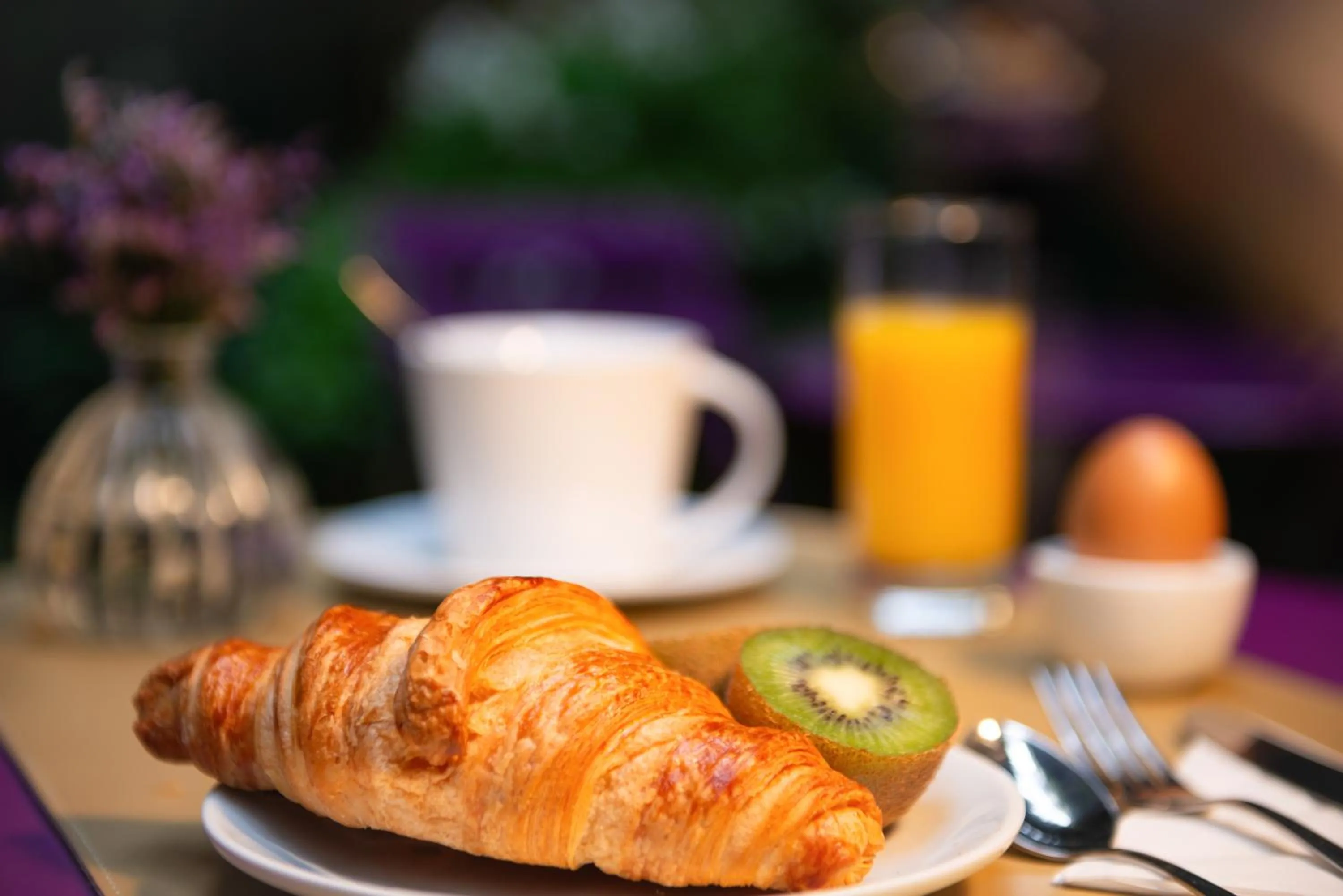 Breakfast in Hôtel Galileo Champs Elysées