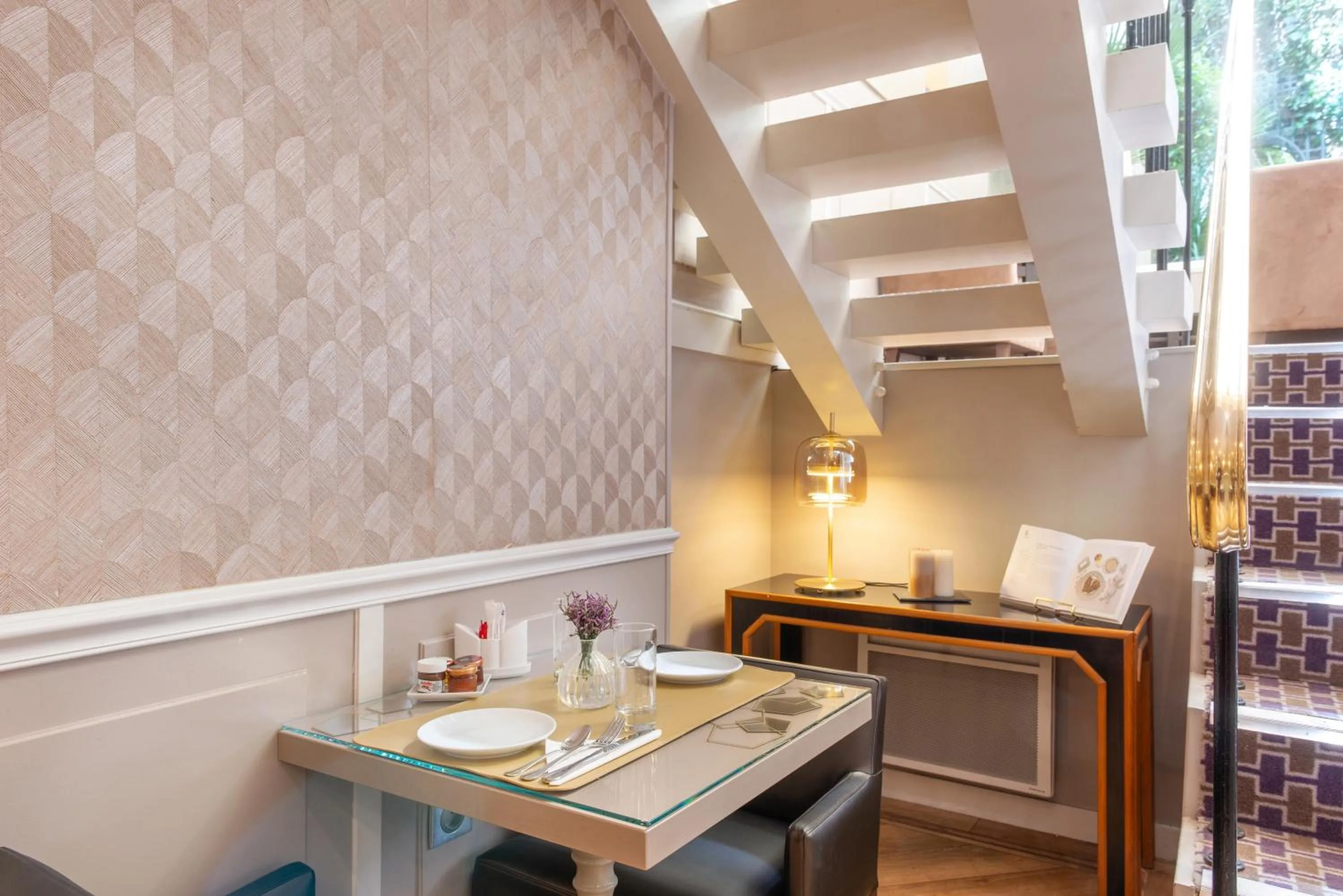 Breakfast in Hôtel Galileo Champs Elysées