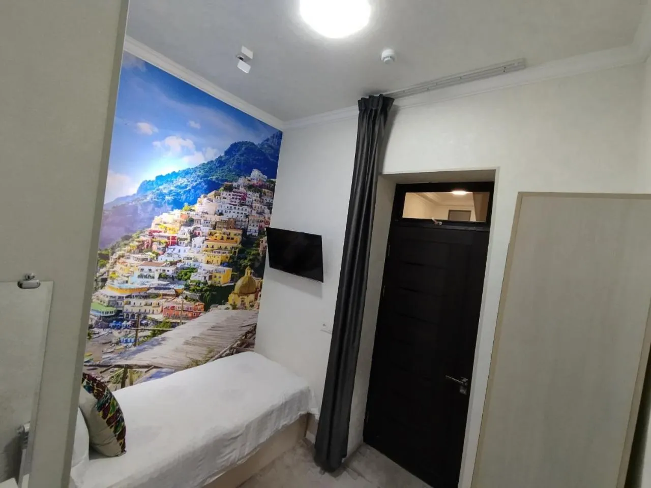 Photo of the whole room, Bed in Hotel Suzani Samarkand