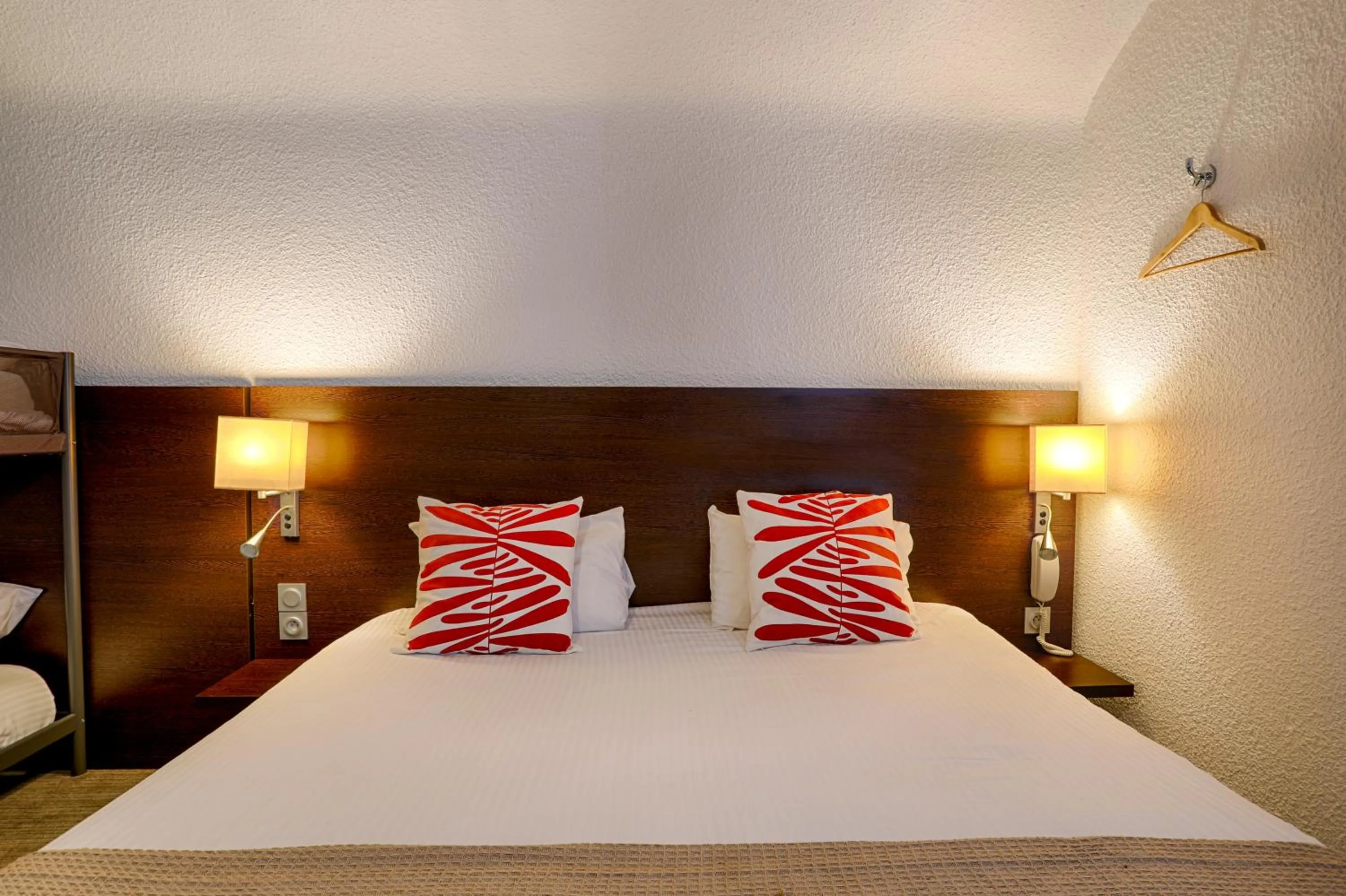 Bedroom, Bed in Hotel Le Branhoc - Brit Hotel Auray