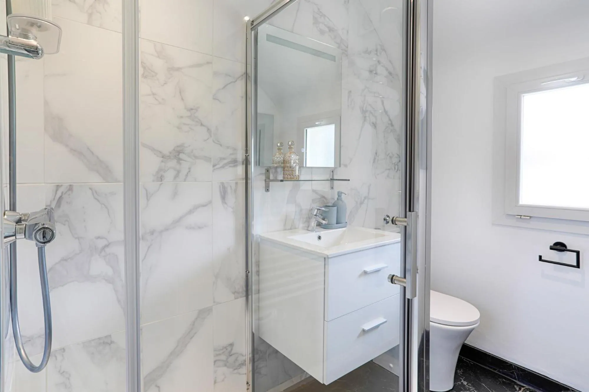 Shower in Hotel Le Branhoc - Brit Hotel Auray