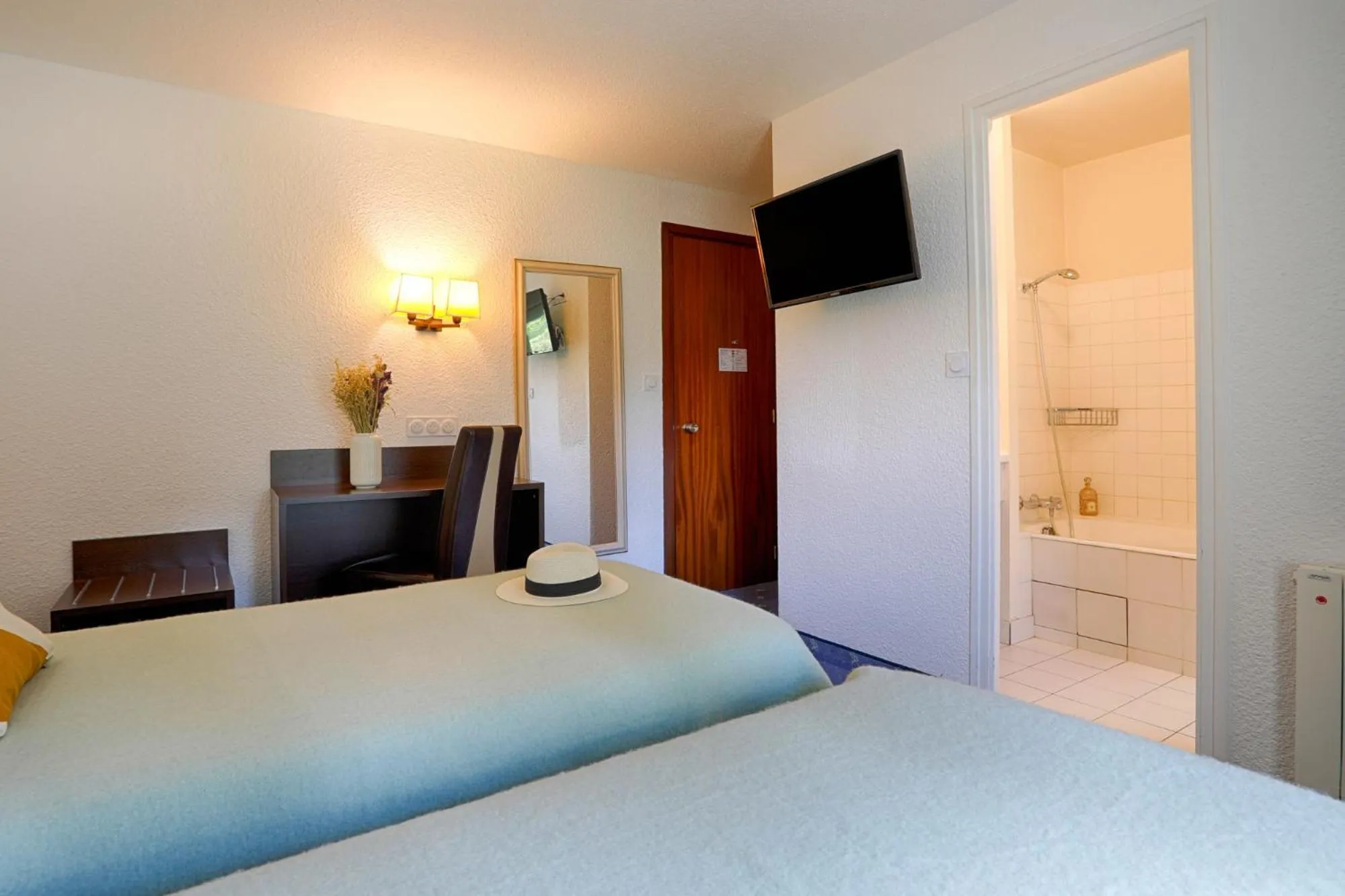 Photo of the whole room, Bed in Hotel Le Branhoc - Brit Hotel Auray