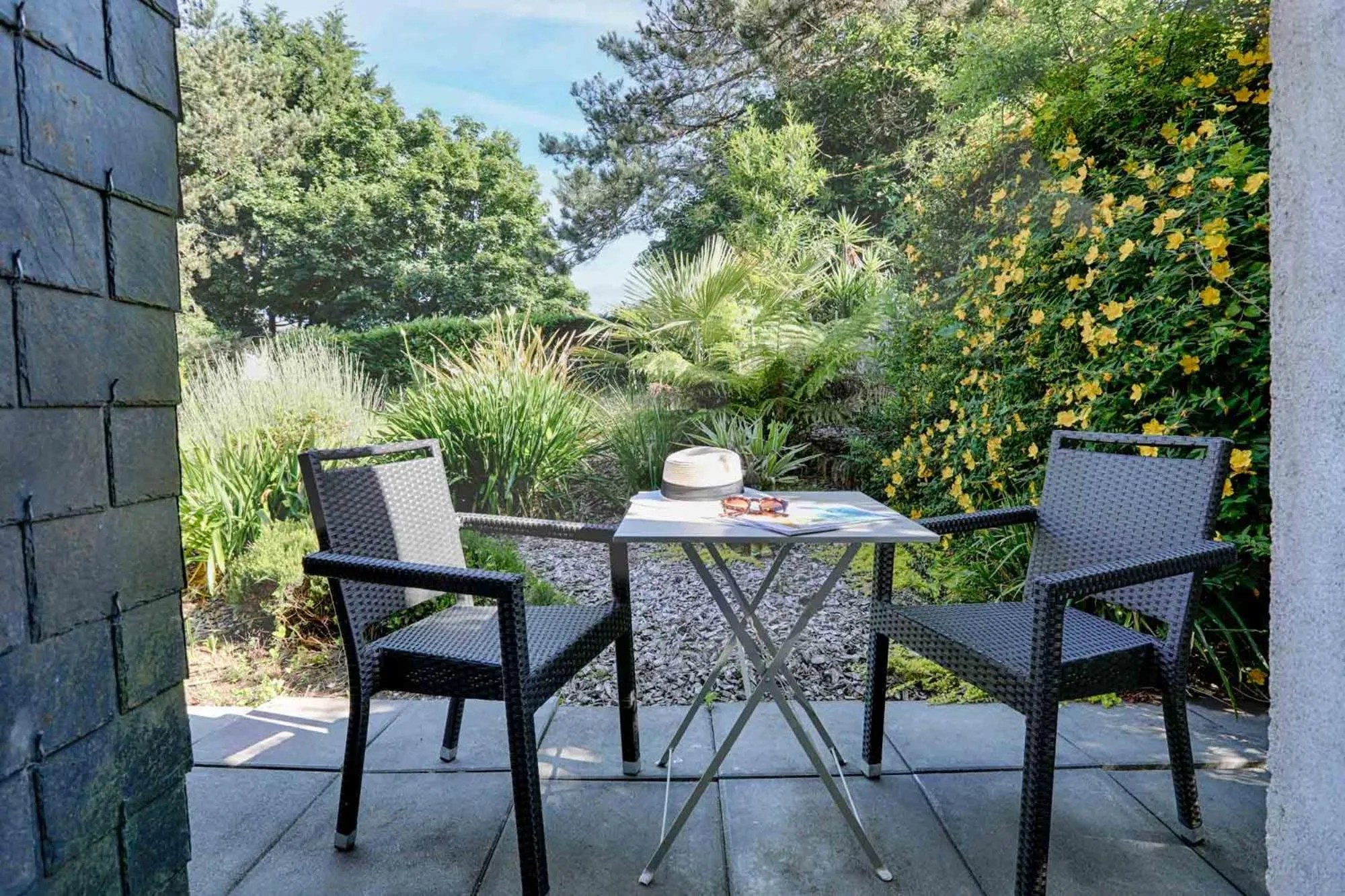 Patio in Hotel Le Branhoc - Brit Hotel Auray