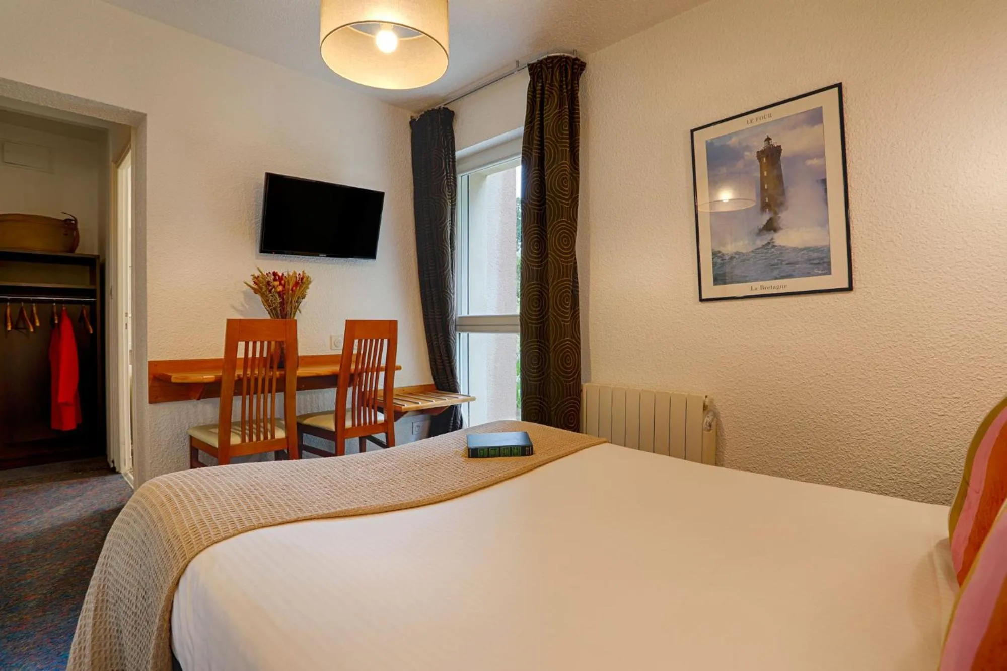 Photo of the whole room, Bed in Hotel Le Branhoc - Brit Hotel Auray