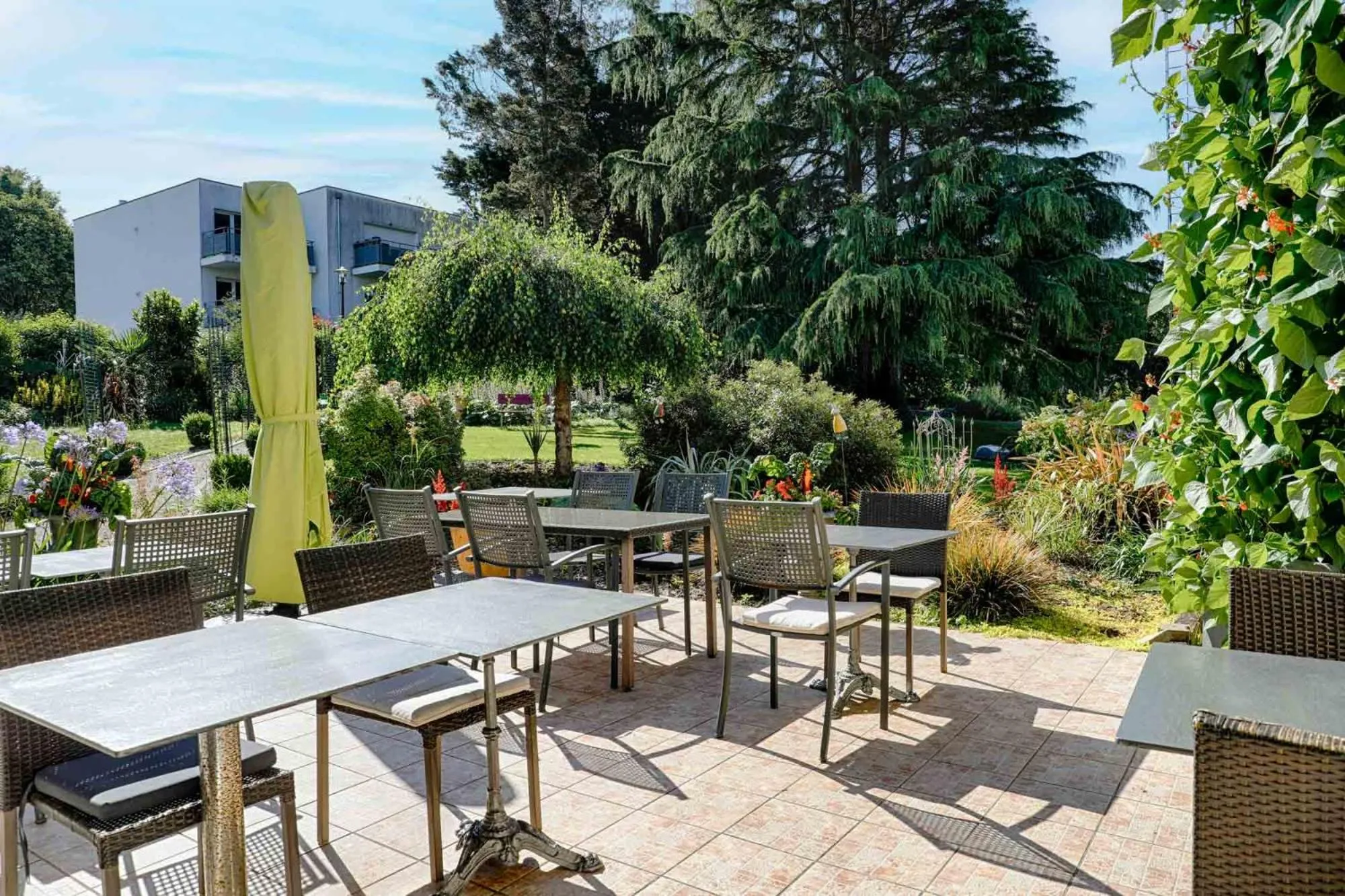 Garden in Hotel Le Branhoc - Brit Hotel Auray