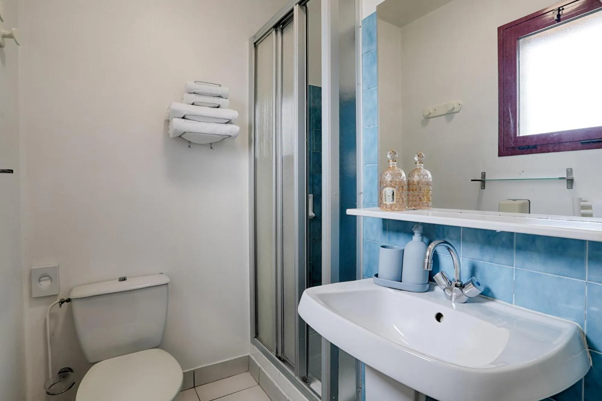 Bathroom in Hotel Le Branhoc - Brit Hotel Auray